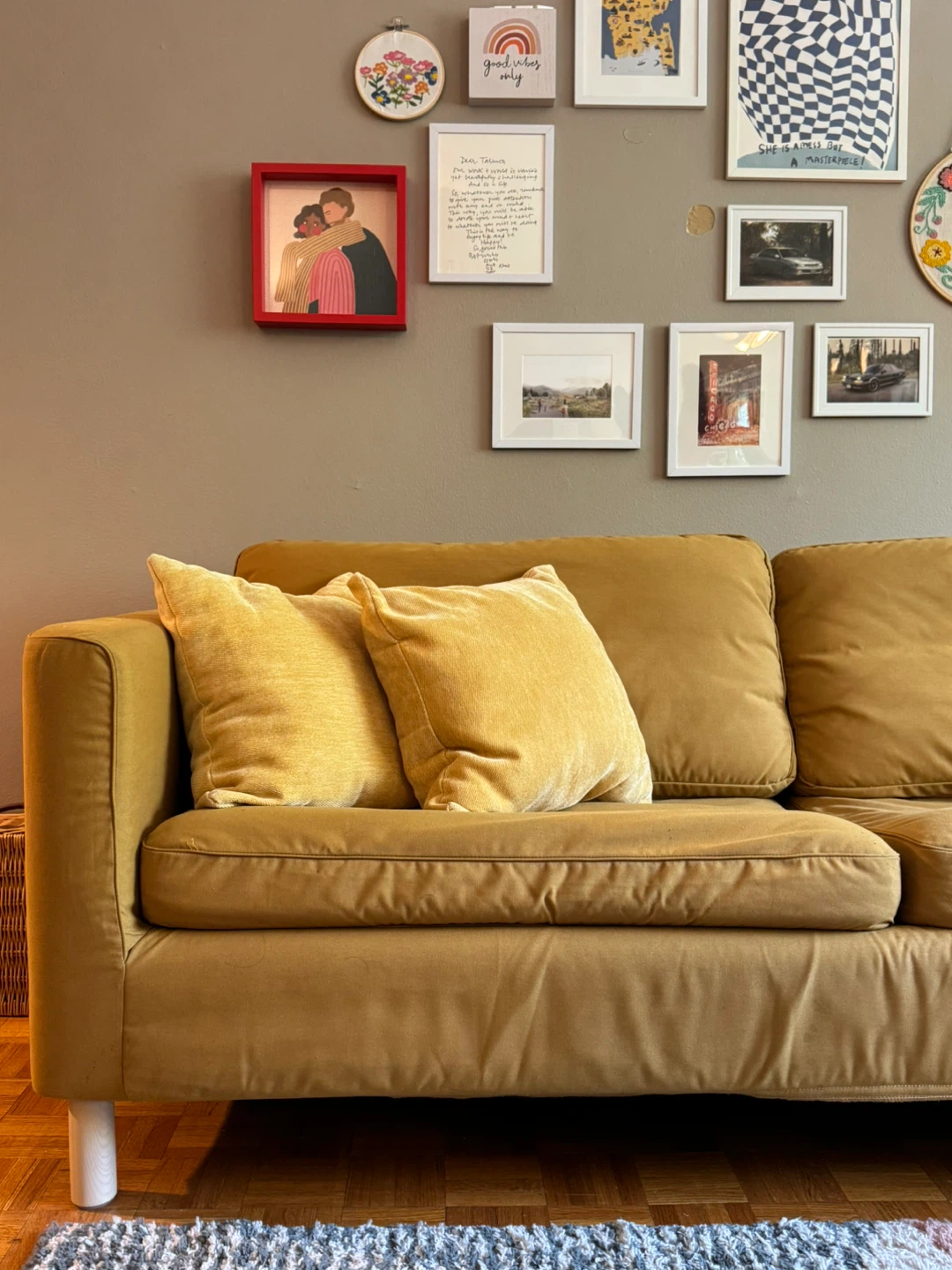 Yellow couch - photo 2