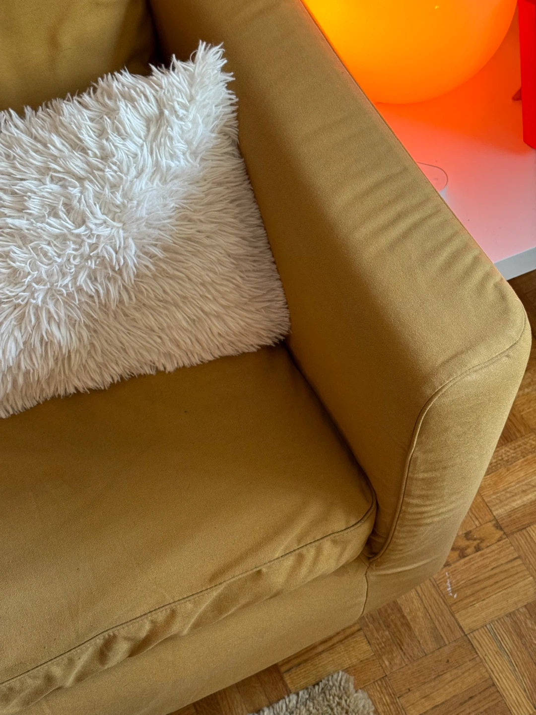 Yellow couch - photo 5