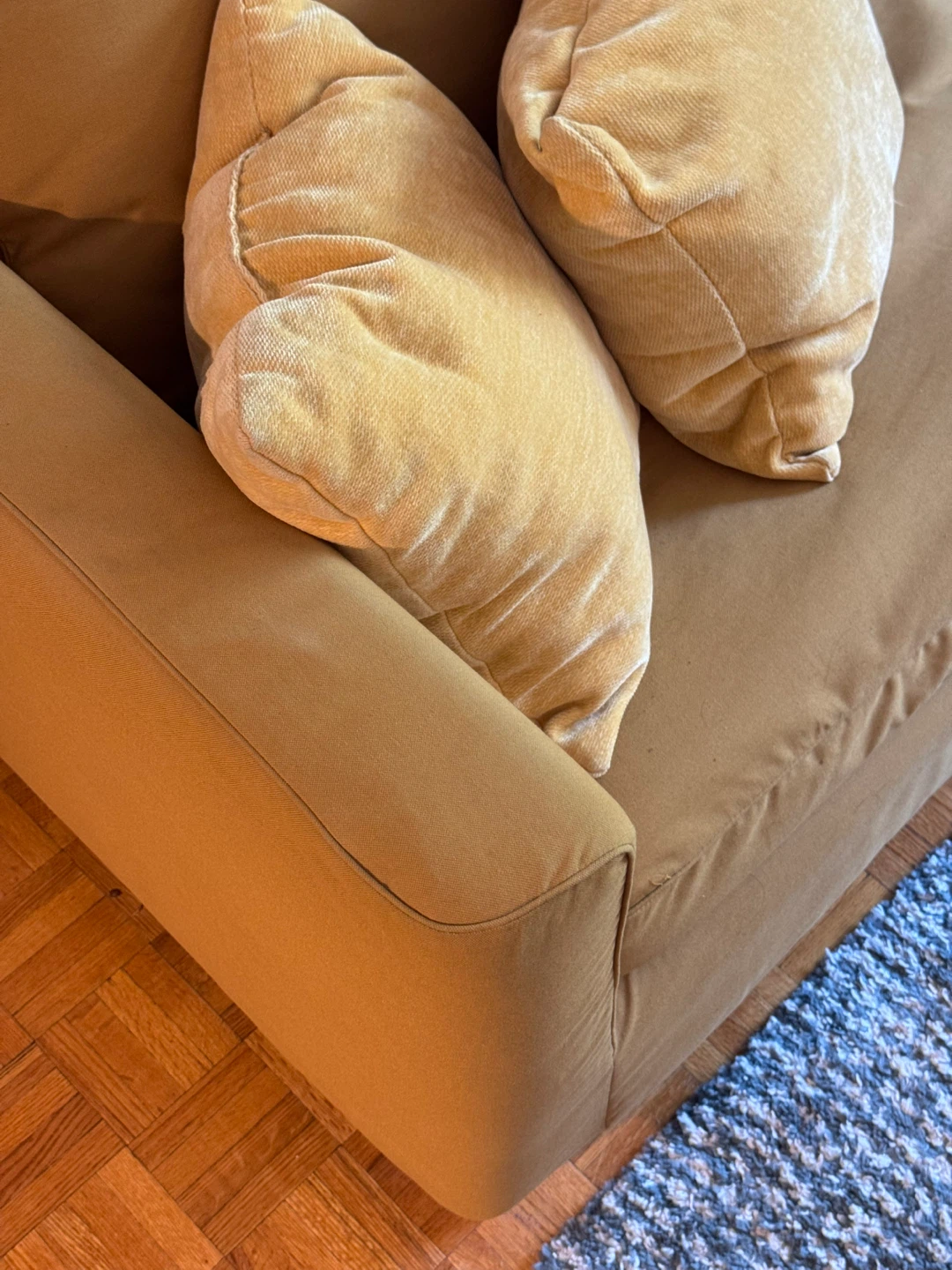Yellow couch - photo 3