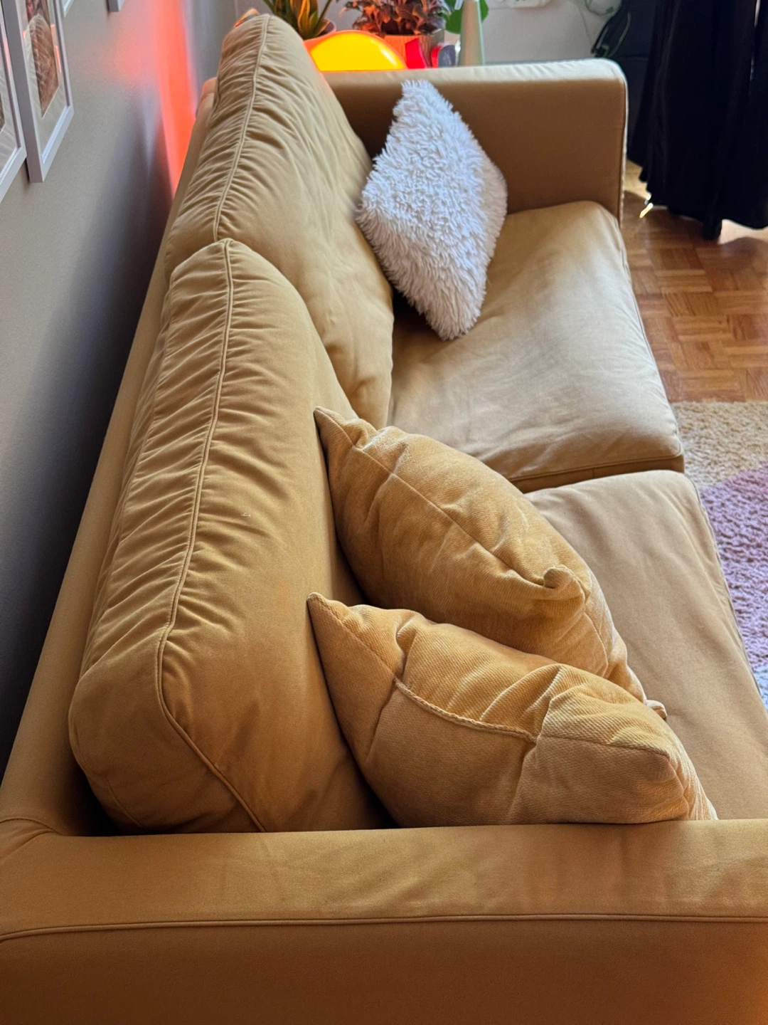 Yellow couch - photo 4