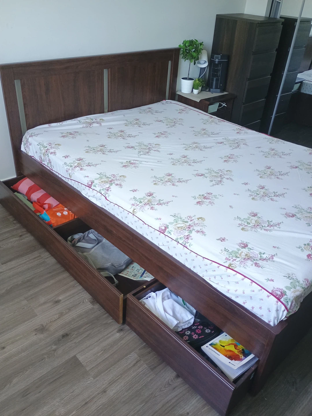 Queen bed