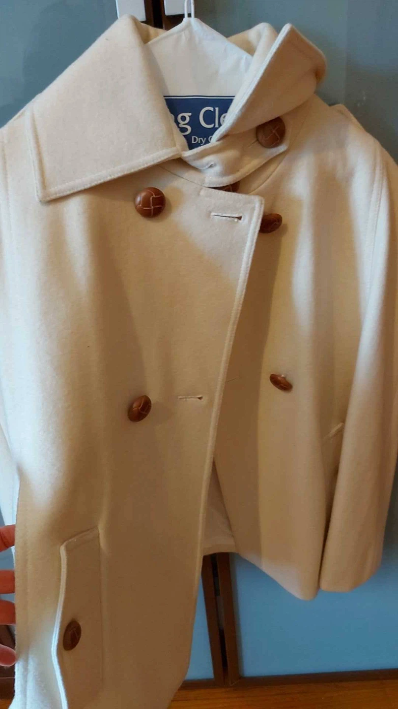 Beautiful white cape perfect for dinner outings - photo 2