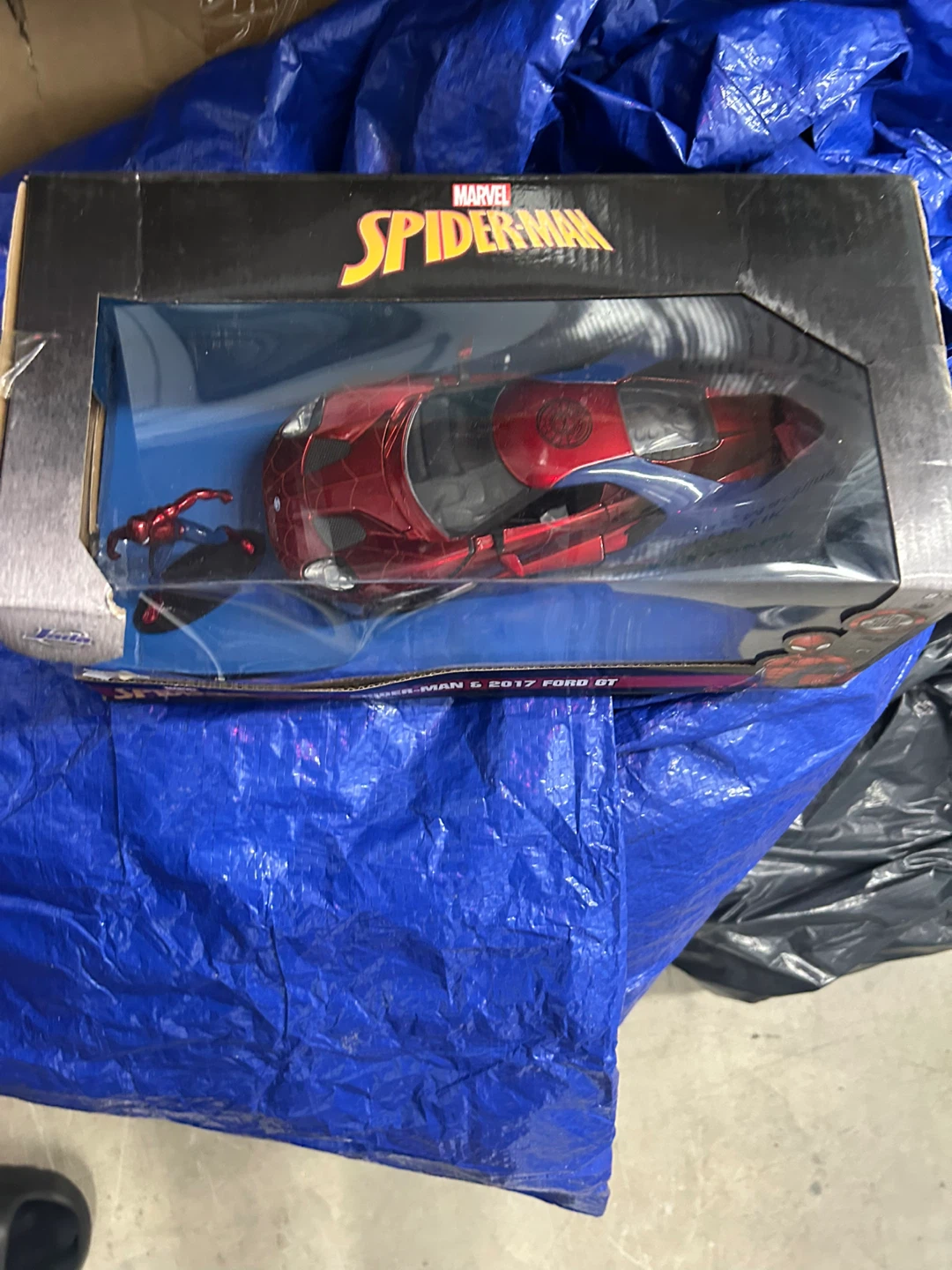 Marvel Spider-Man & 2017 Ford GT Toy Car - photo 2