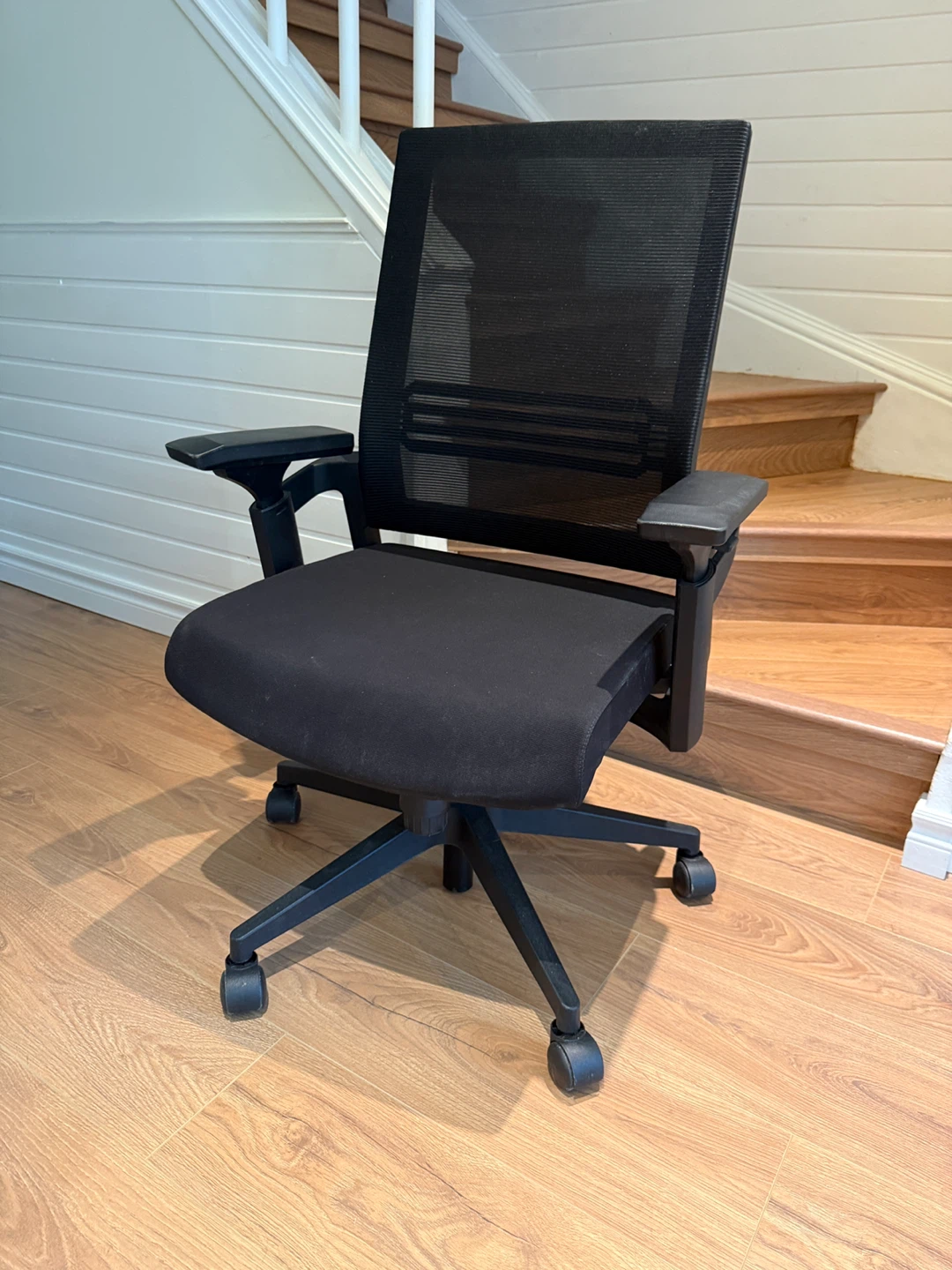 Black Mesh Office Chair - photo 2