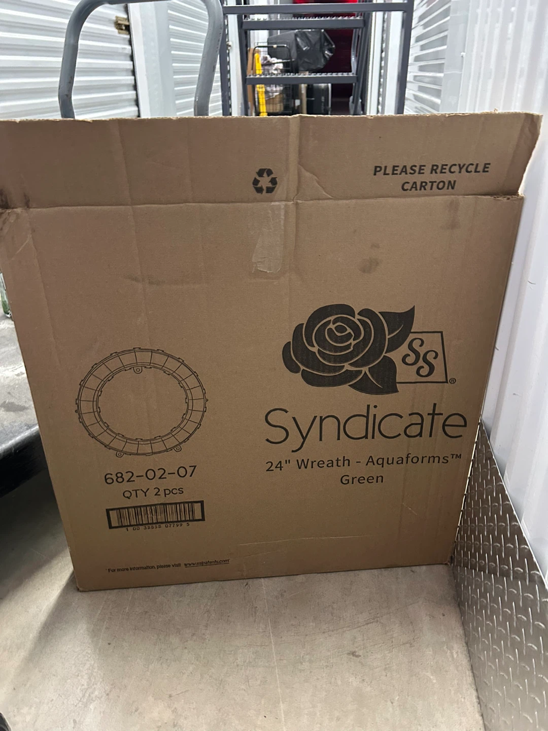 Syndicate 24" Wreath Aquaforms Green Floral Foam