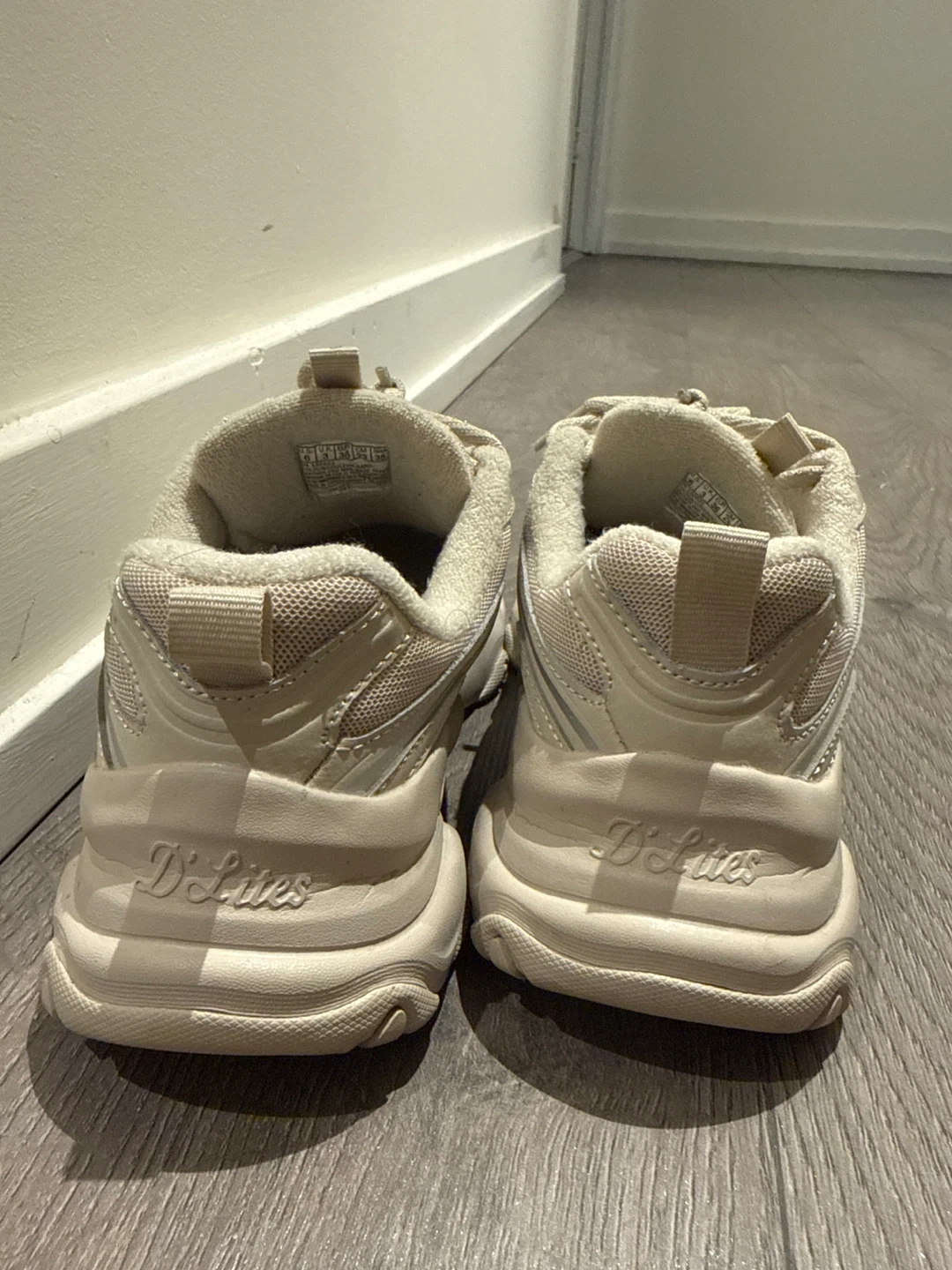 Skechers D'Lites Memory Foam Sneakers - photo 2