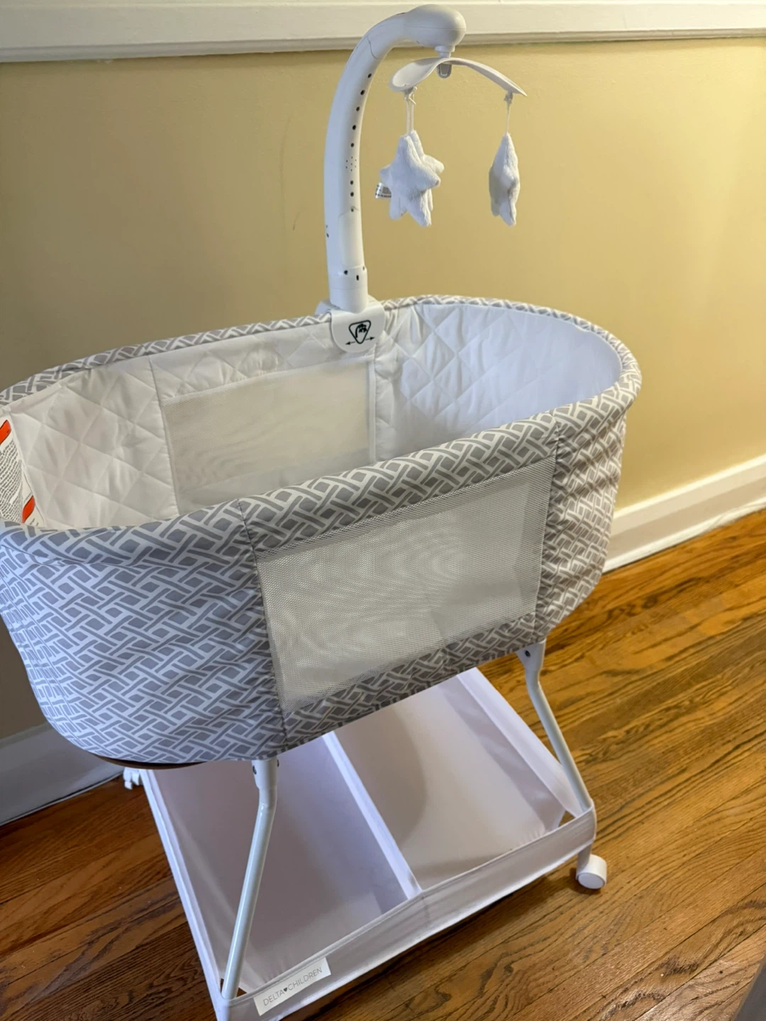 Delta Children Deluxe Sweet Dreams Bassinet