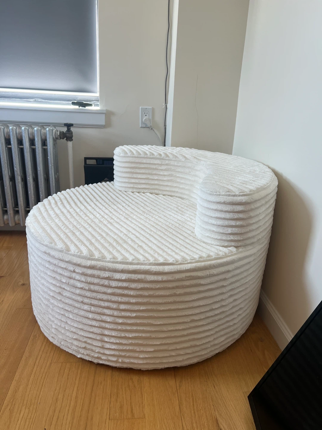 White round accent chair