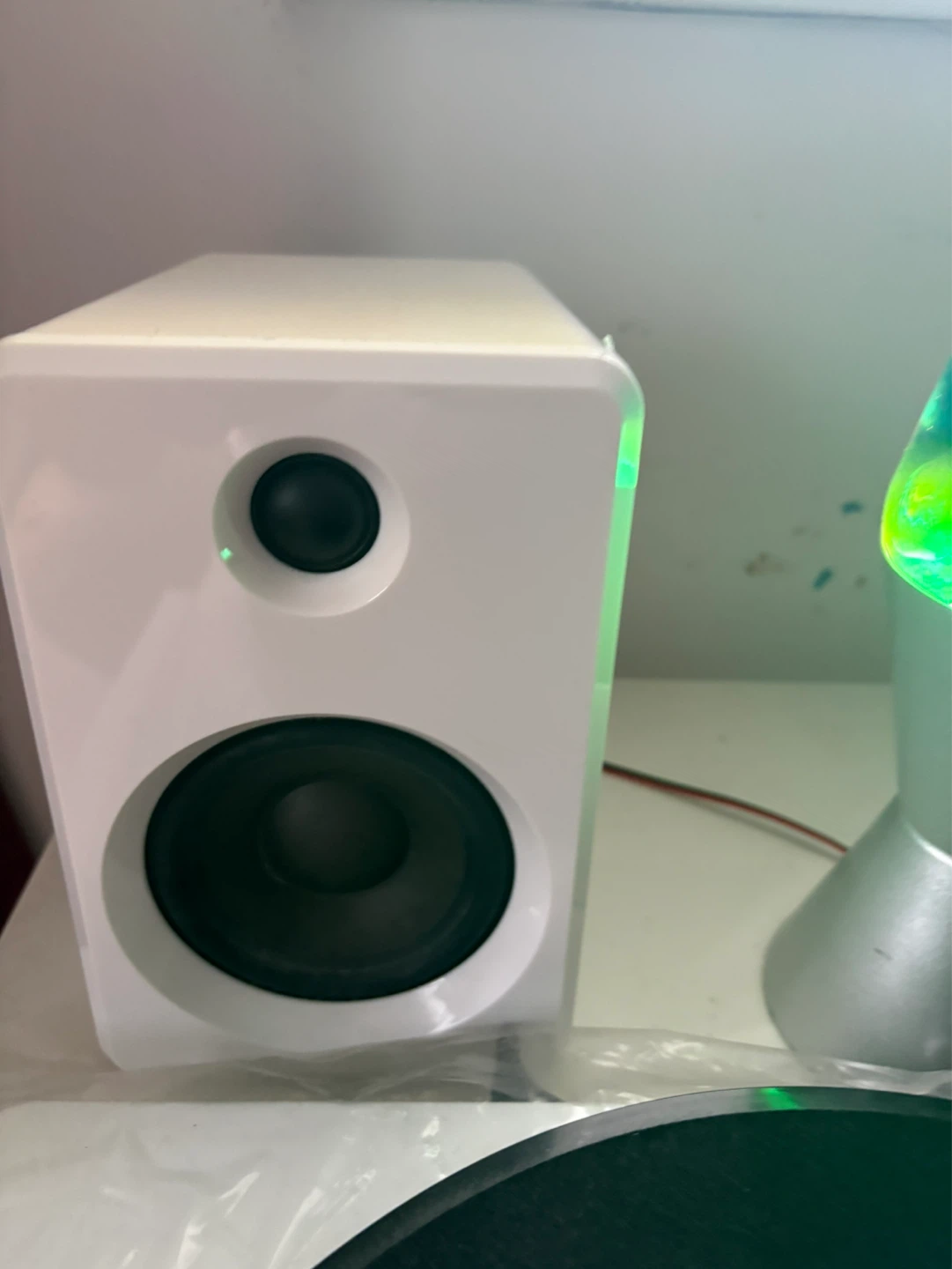 White Powered Bookshelf Speakers - photo 2