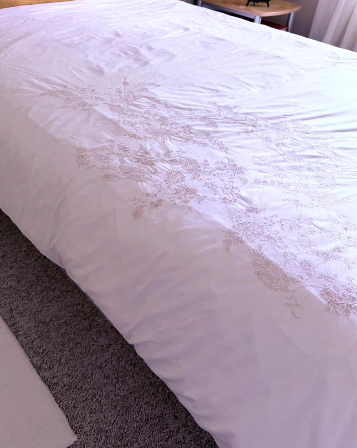 Queen size 100% cotton white duvet cover with gold detail - photo 3
