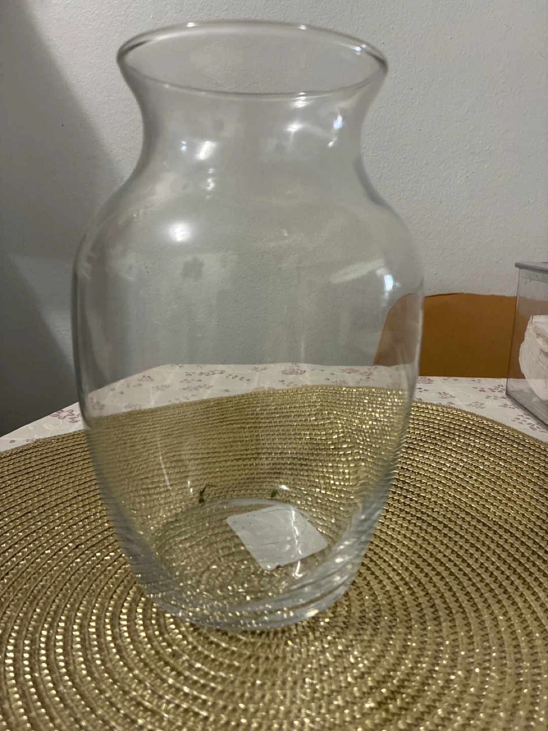 GLASS FLOWER VASE