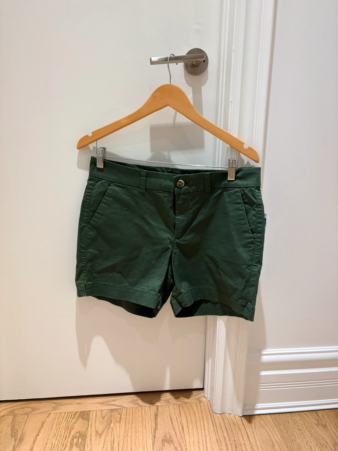 NWT Old Navy Everyday Mid-Rise Shorts Size 6 - Green