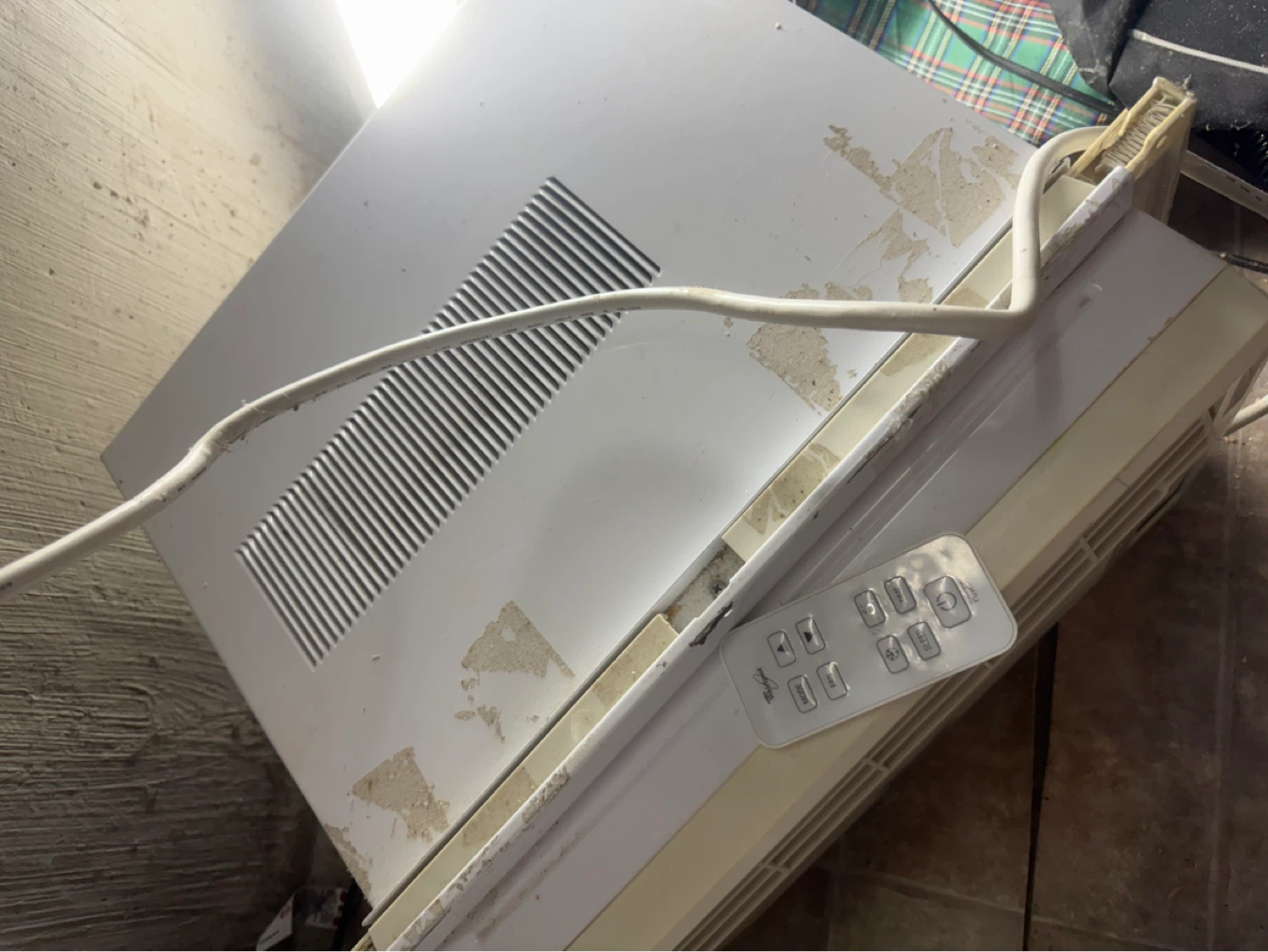 Whirlpool Window Air Conditioner - photo 4