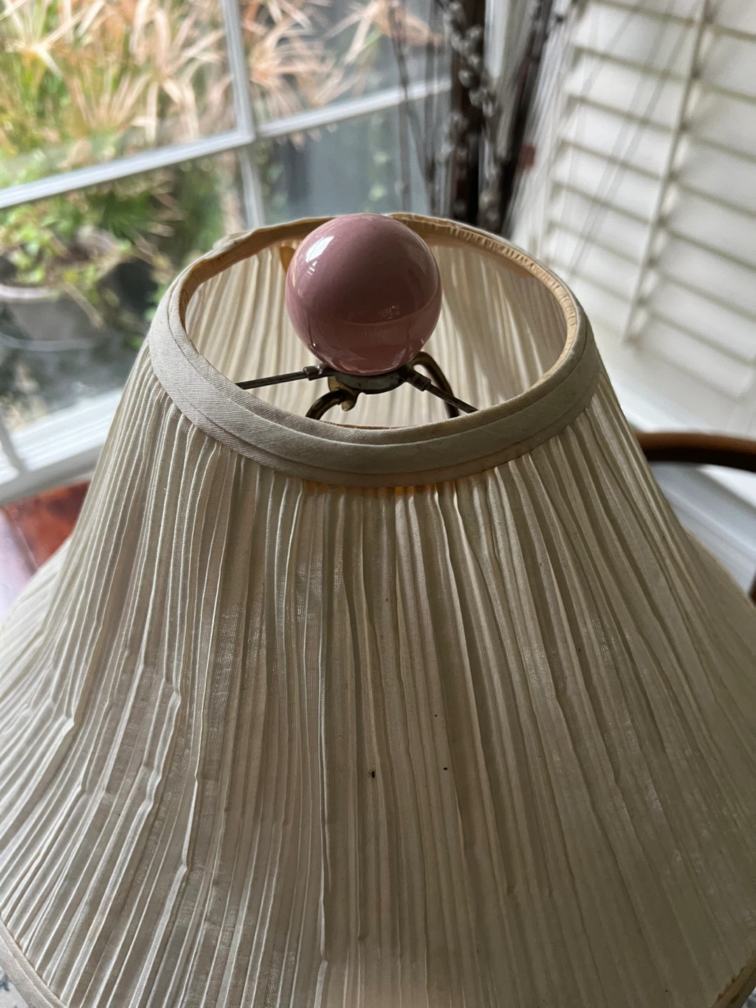 Pink Ceramic Ball Table Lamp - photo 2
