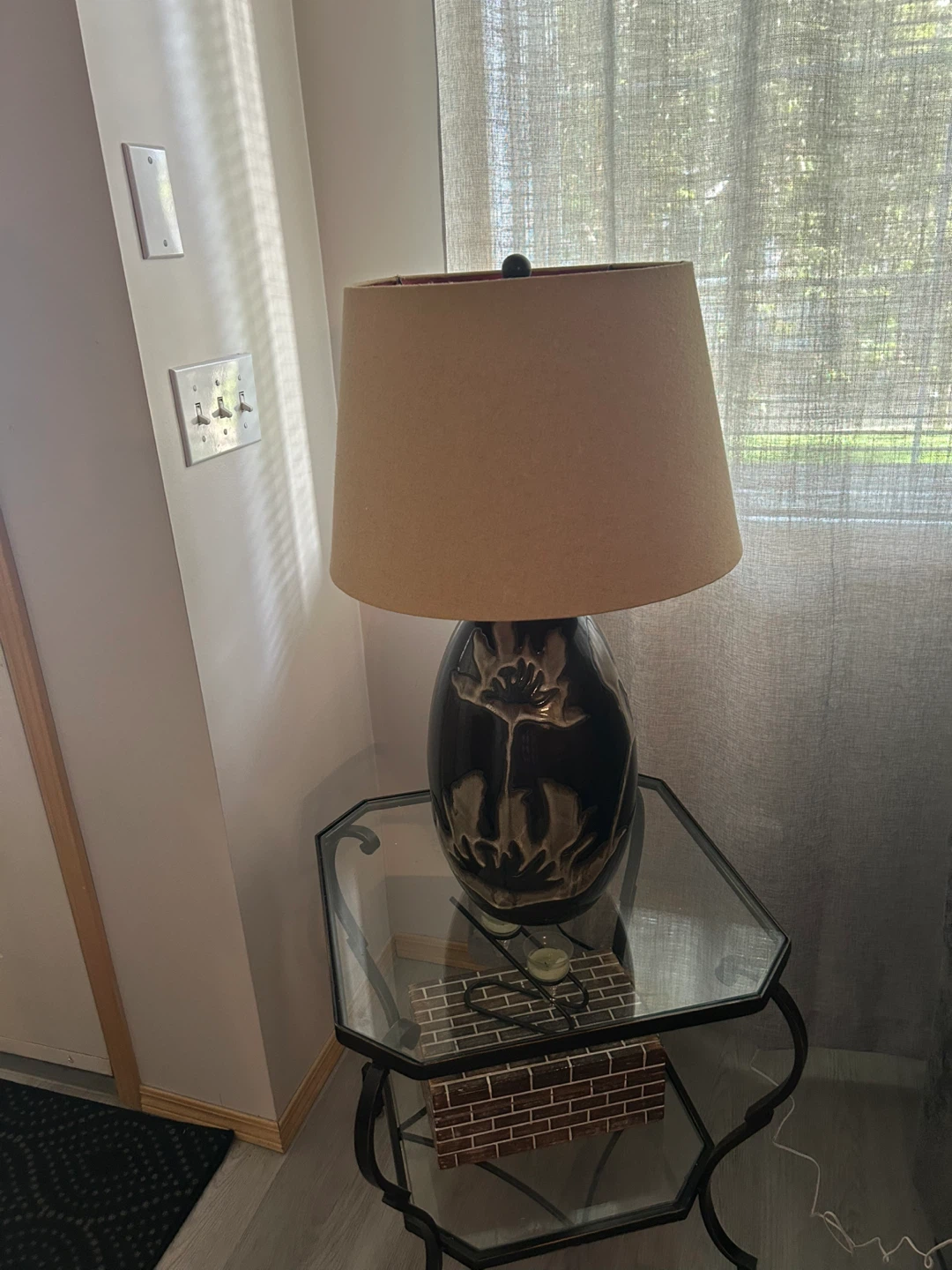 Ceramic table lamp