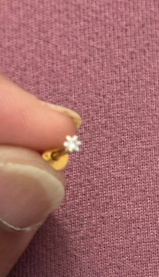 Small diamond Flower nose pin
