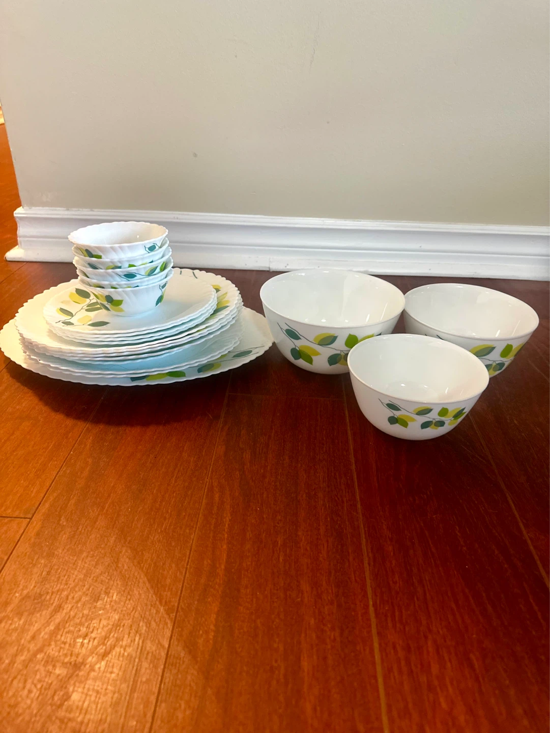Set of dishes with green leaf pattern