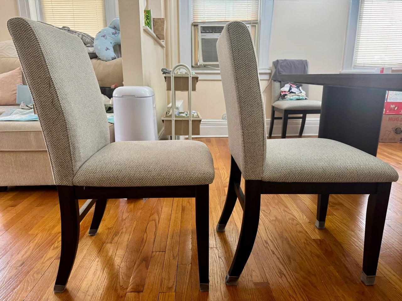 Like New Dark Brown Dining Table + Chairs (Set of 6) - photo 4
