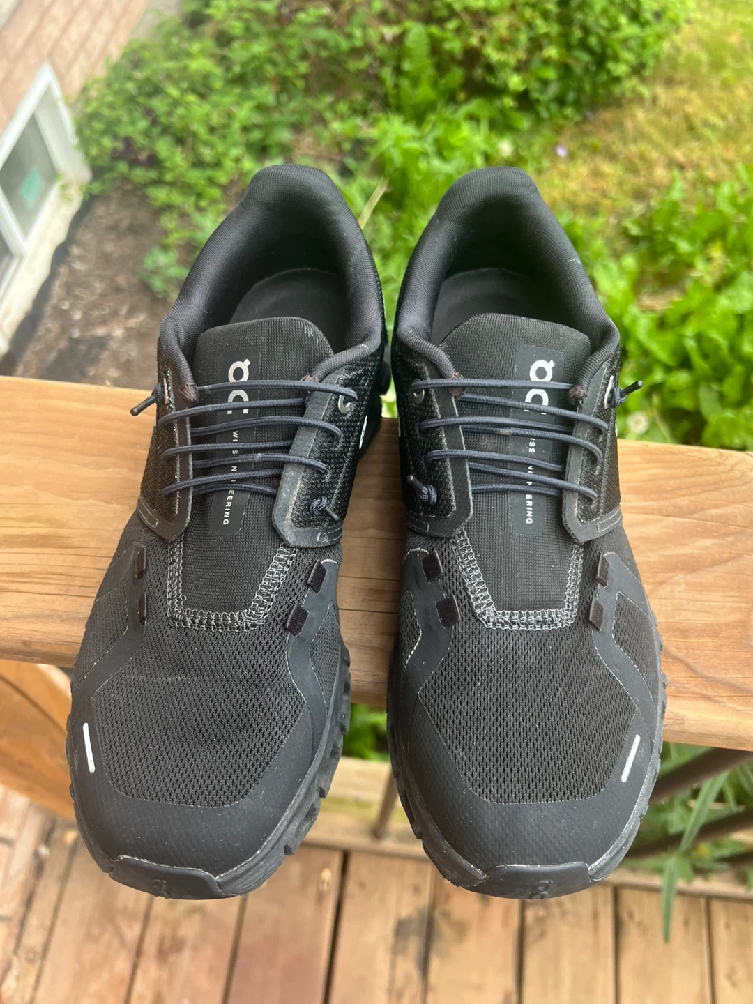 On Women's Cloud 6 Waterproof Shoes size 8.5