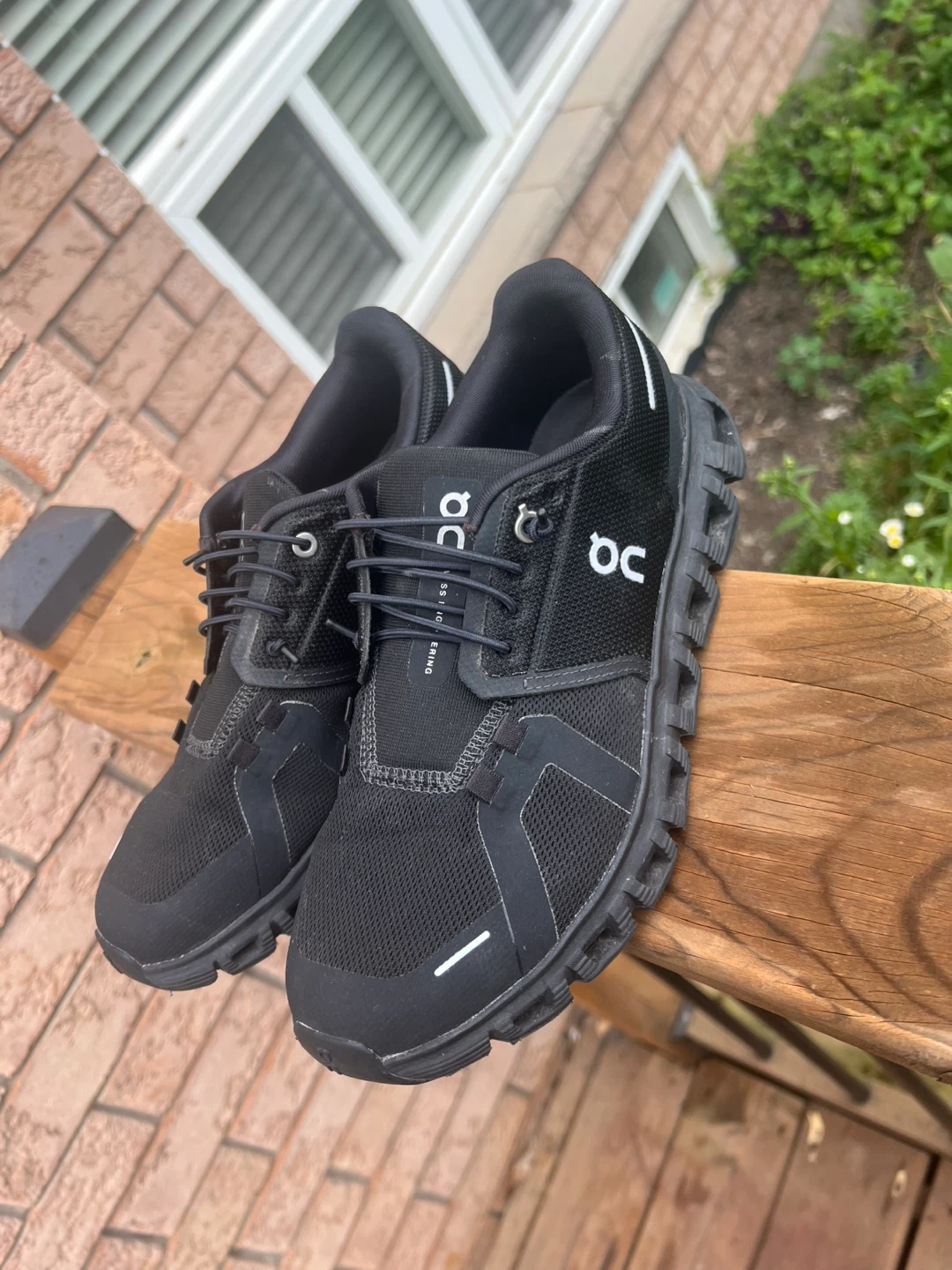 On Women's Cloud 6 Waterproof Shoes size 8.5 - photo 2