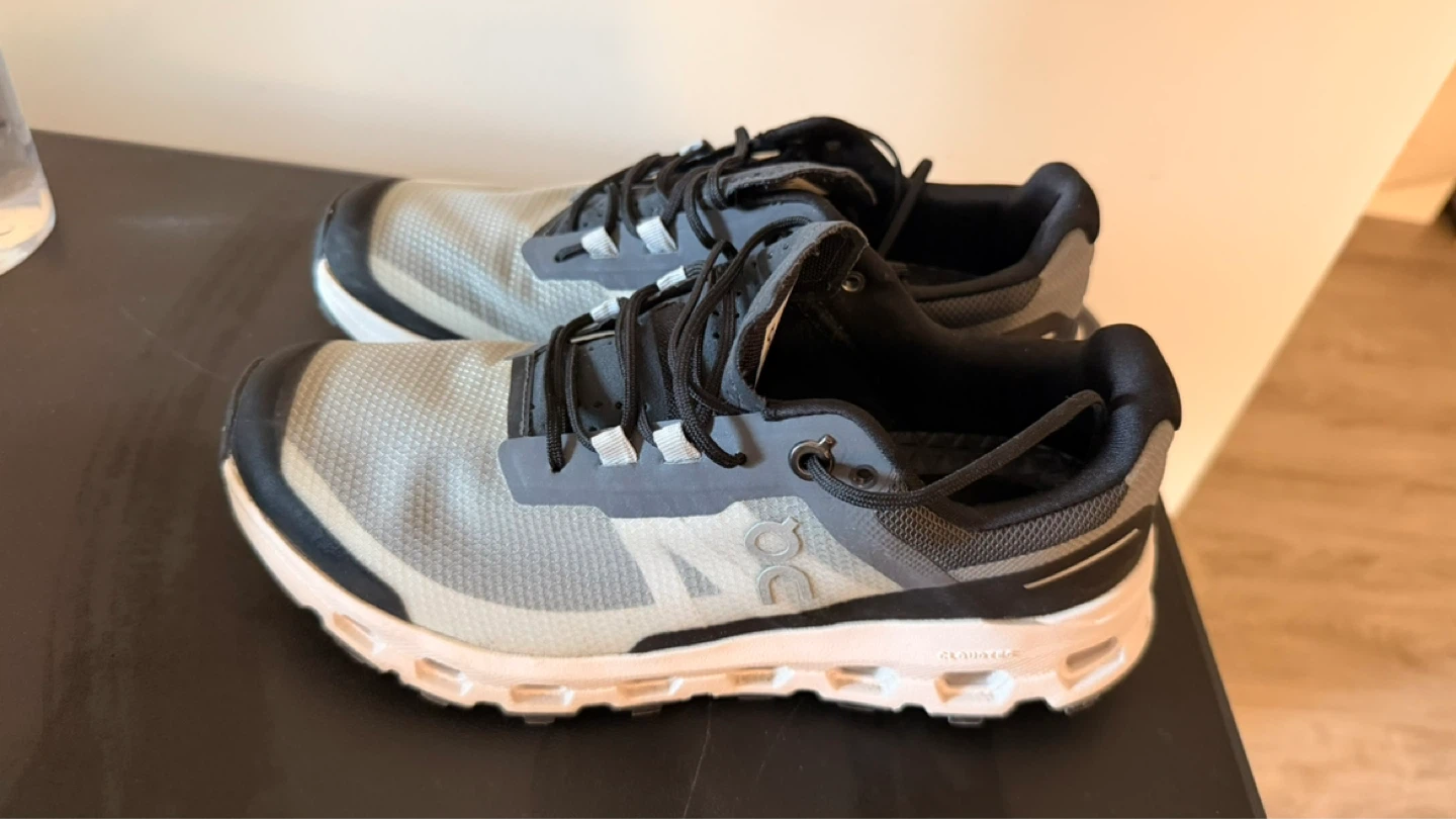 On Cloud Running Shoes - photo 2