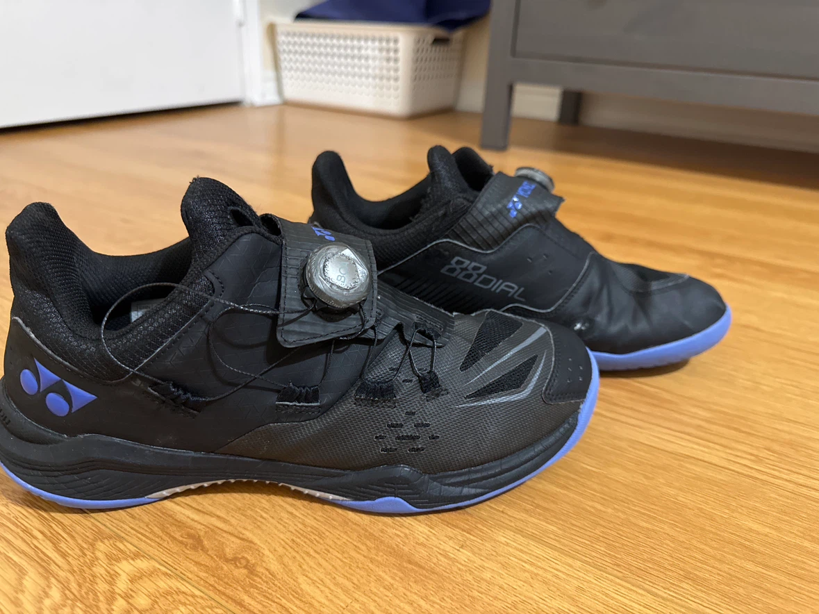 88 Dial Yonex badminton shoes. blue/purple size 10