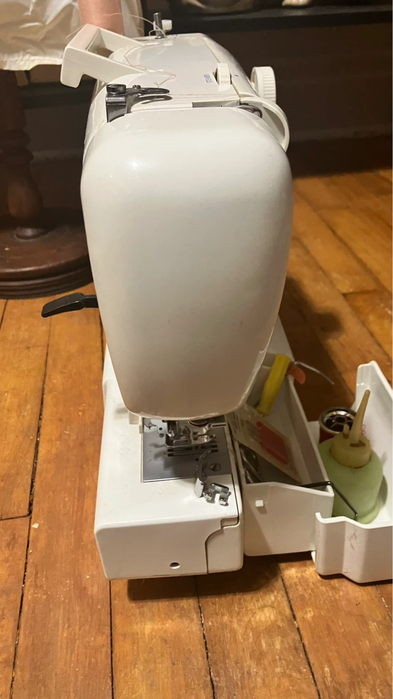 Omega Sewing Machine with Accessories - photo 4