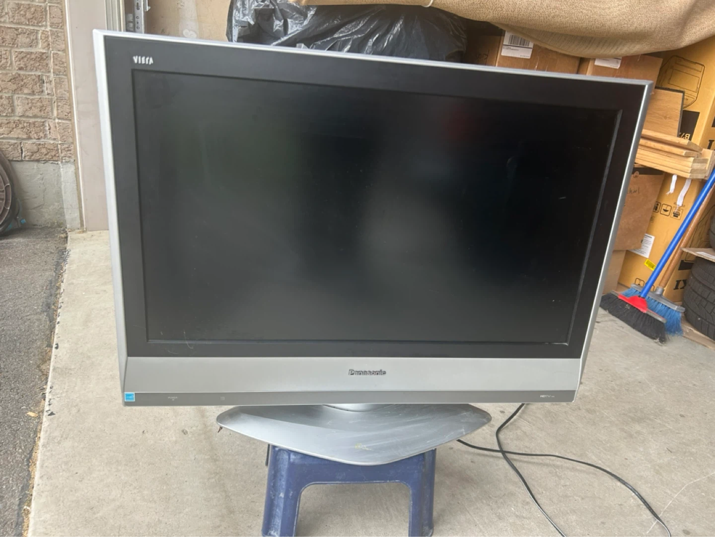 Old Panasonic TC-32LX60C LCD TV
