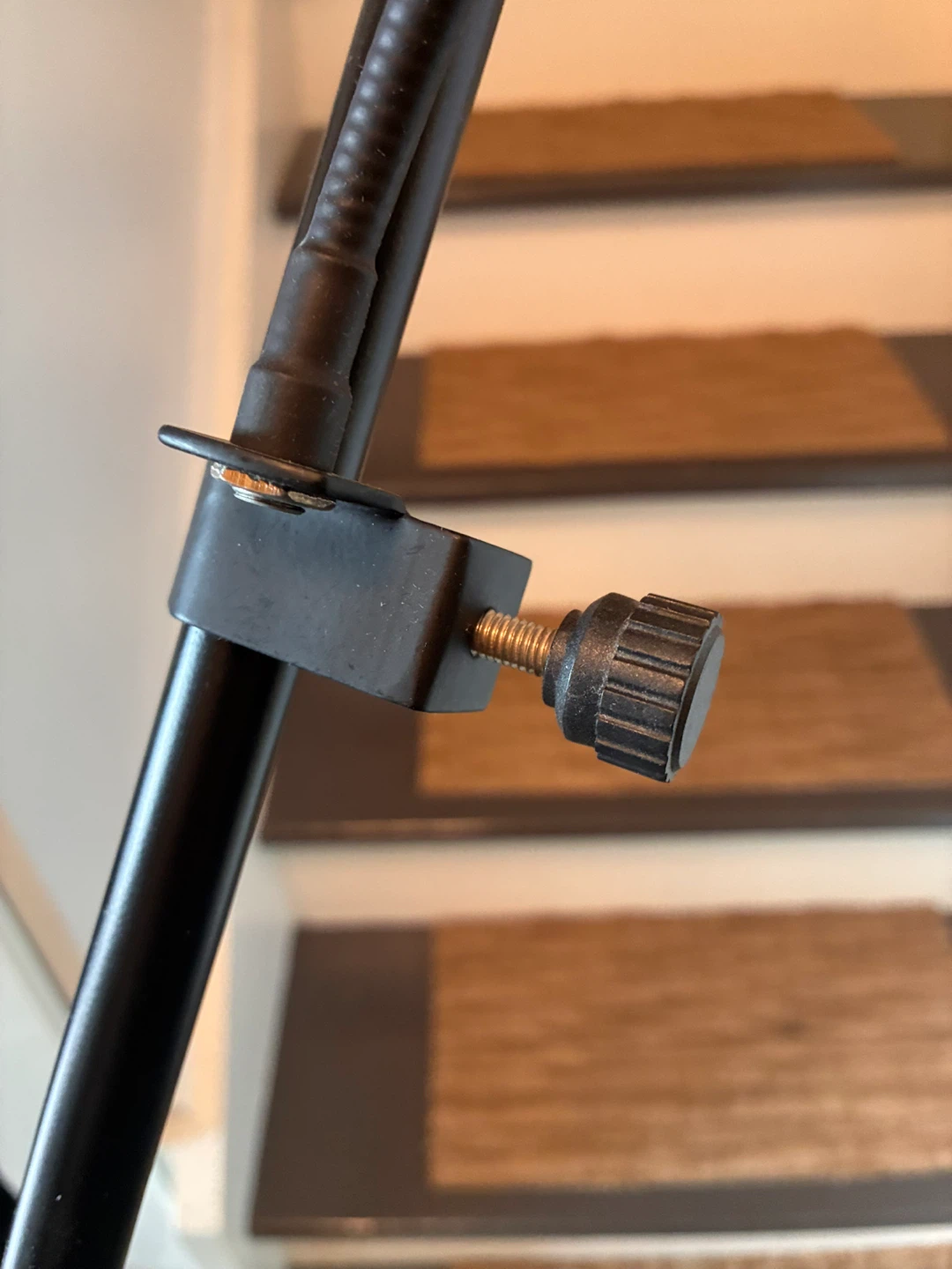 Yorkville mic stand with w mic mount and metal pop filter - photo 4