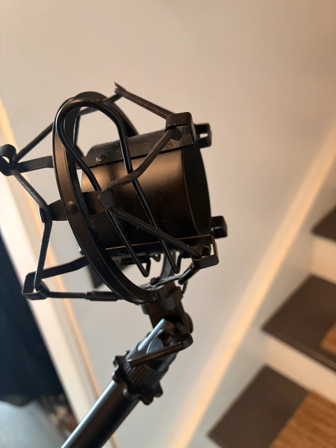 Yorkville mic stand with w mic mount and metal pop filter - photo 5