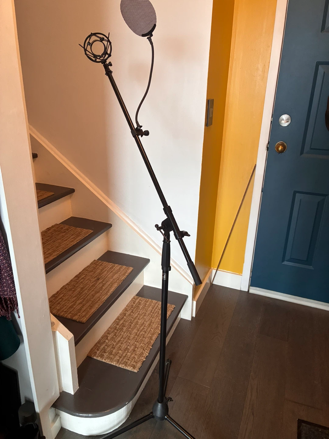 Yorkville mic stand with w mic mount and metal pop filter - photo 2