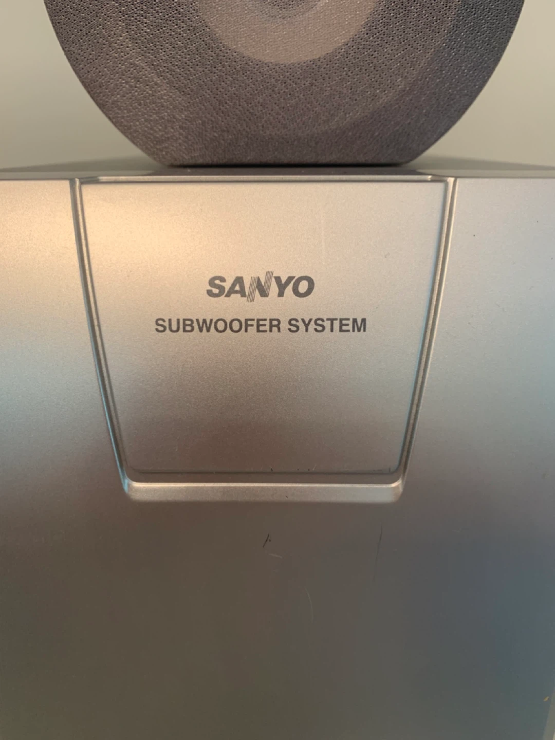 Sanyo Subwoofer System with Satellite Speakers - photo 2