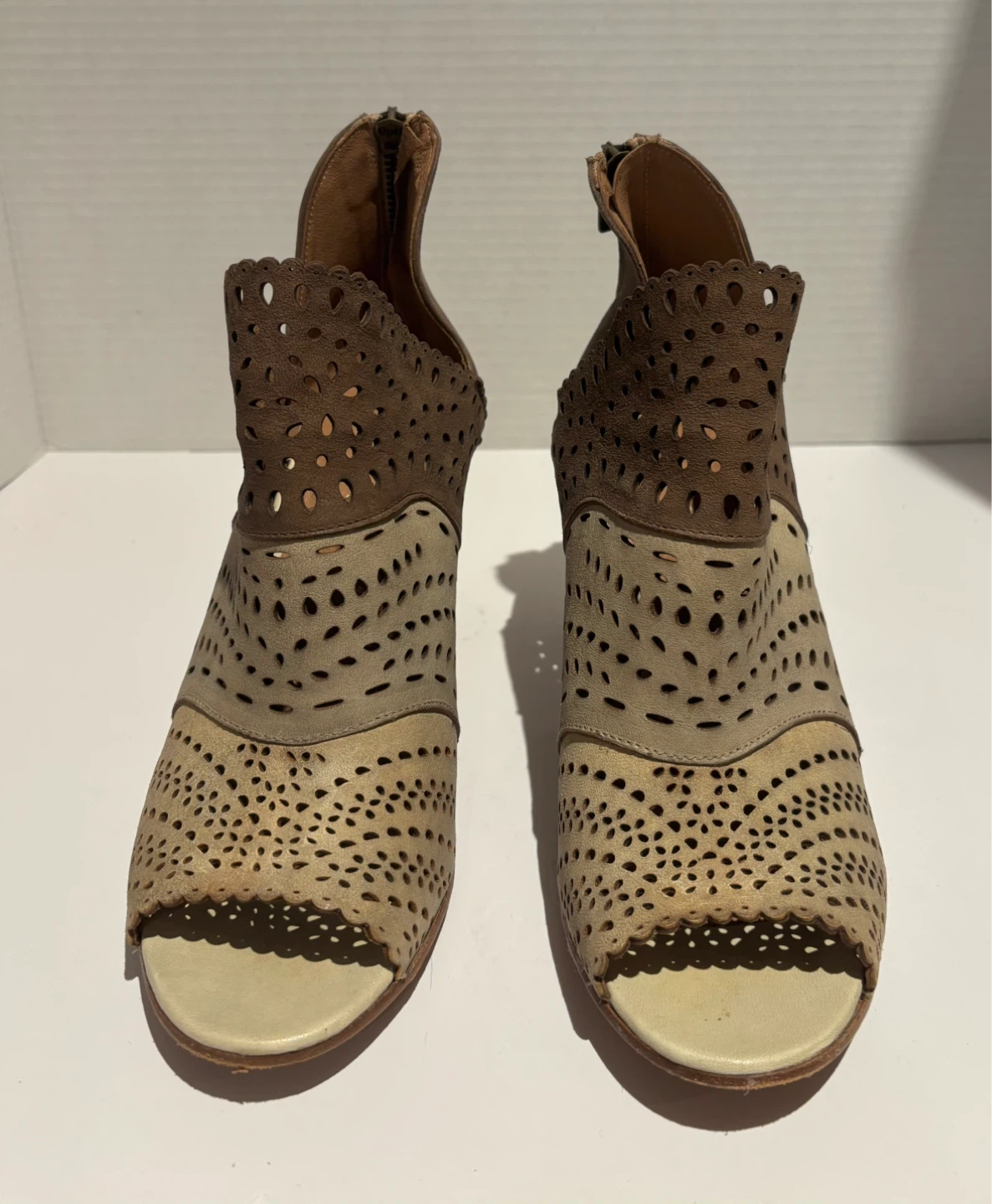 Ron White Women's Perforated Heeled Ankle Boots Size 39 - photo 2