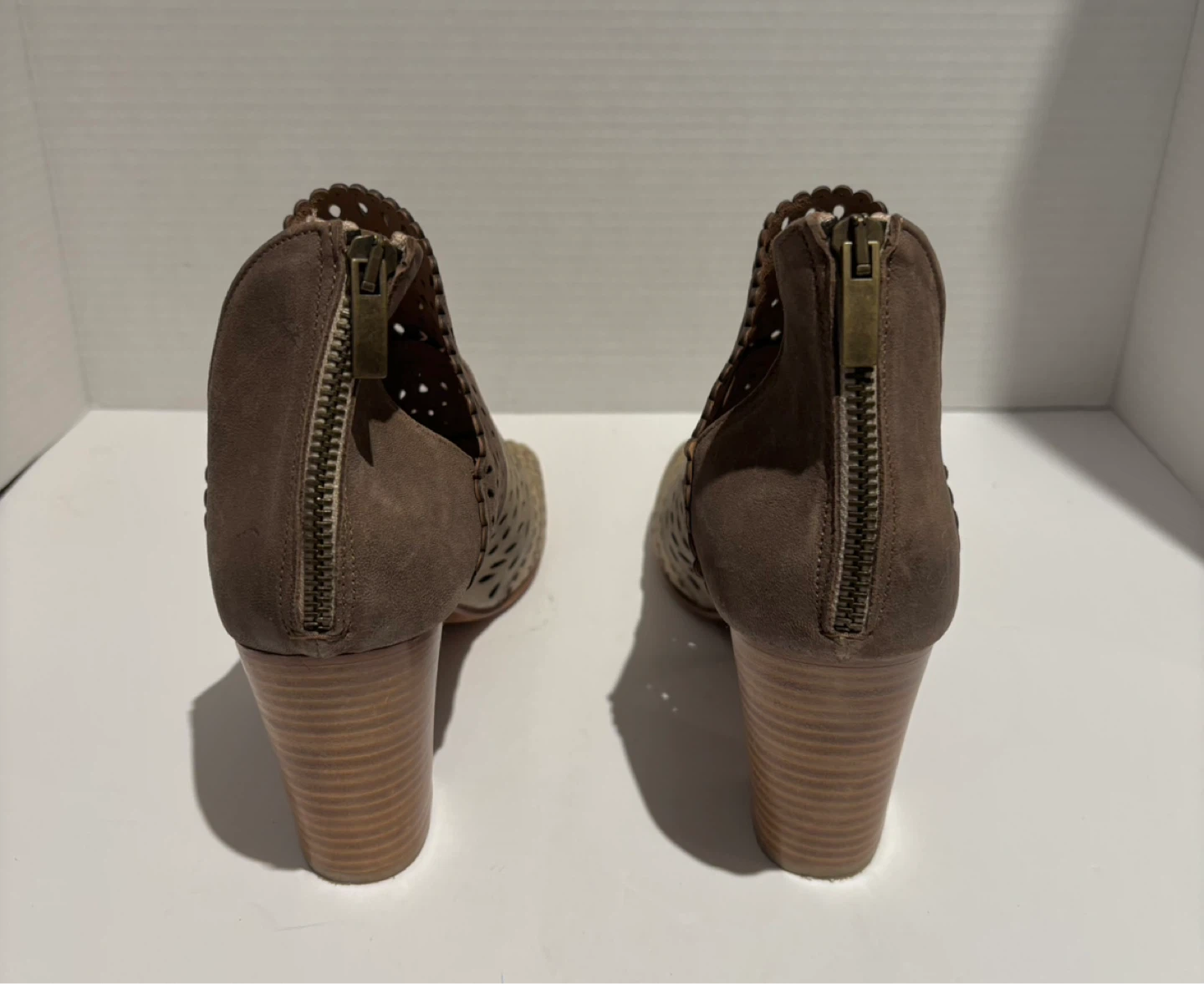 Ron White Women's Perforated Heeled Ankle Boots Size 39 - photo 3