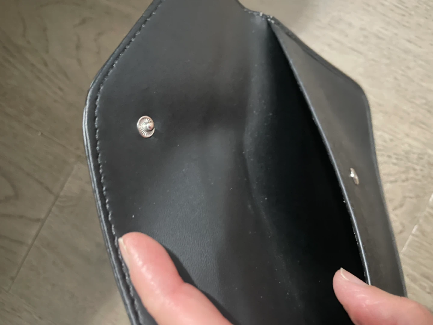 GUESS Los Angeles Black Clutch Wallet - photo 3