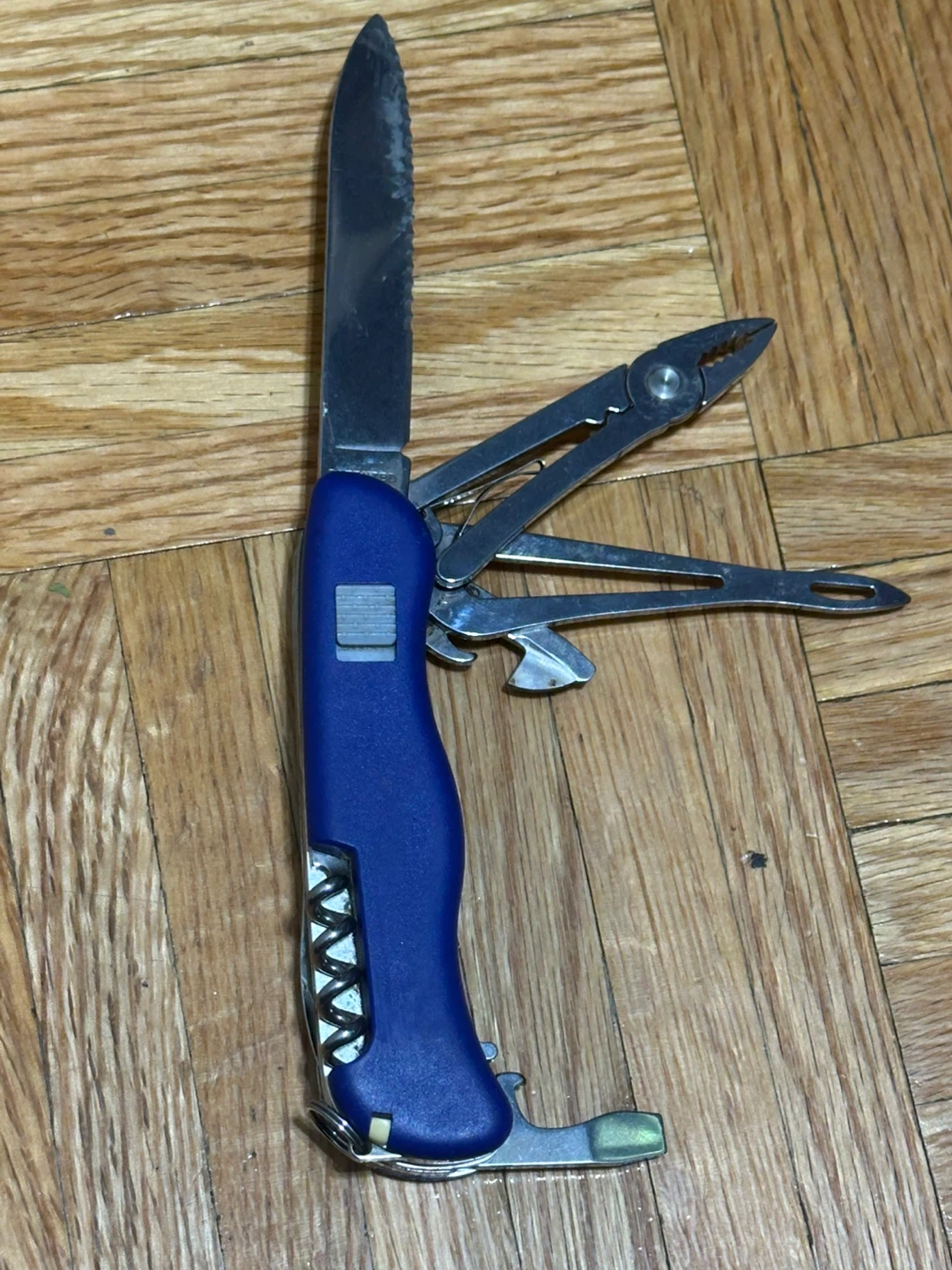Victorinox Swiss Army Knife Multi-tool - photo 2