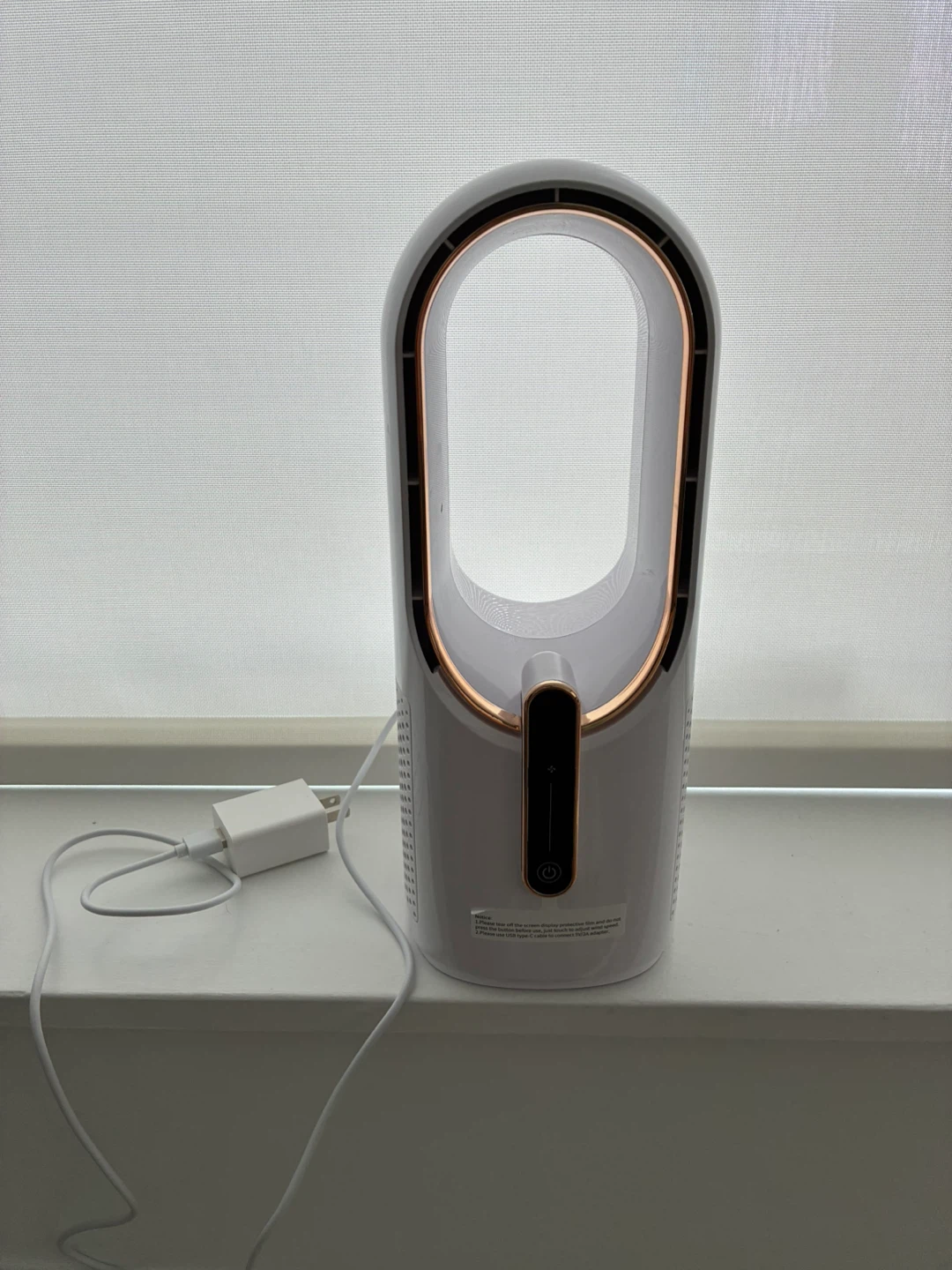Portable Bladeless Fan with Charger - photo 2