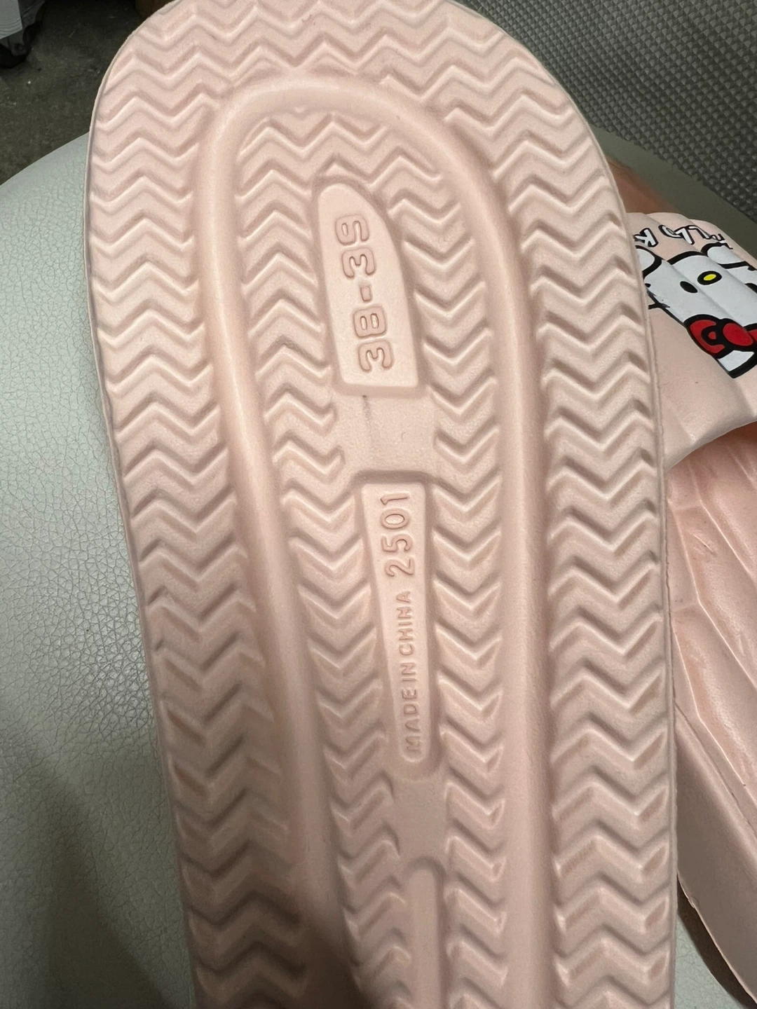 (New) Hello Kitty Pink Slides - Size 38-39 - photo 2