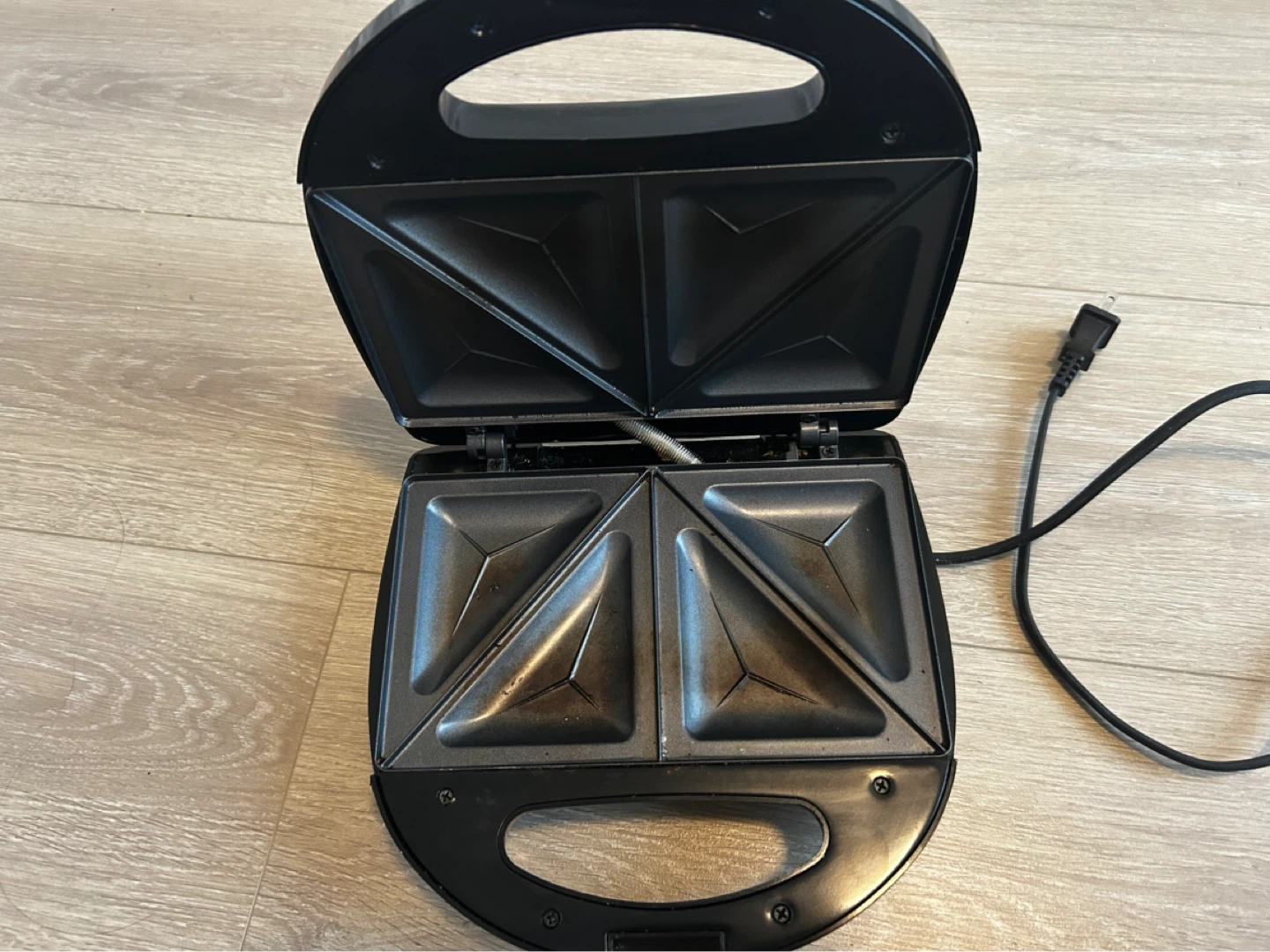 Moving Sale - Master Chef Sandwich Toaster - photo 2