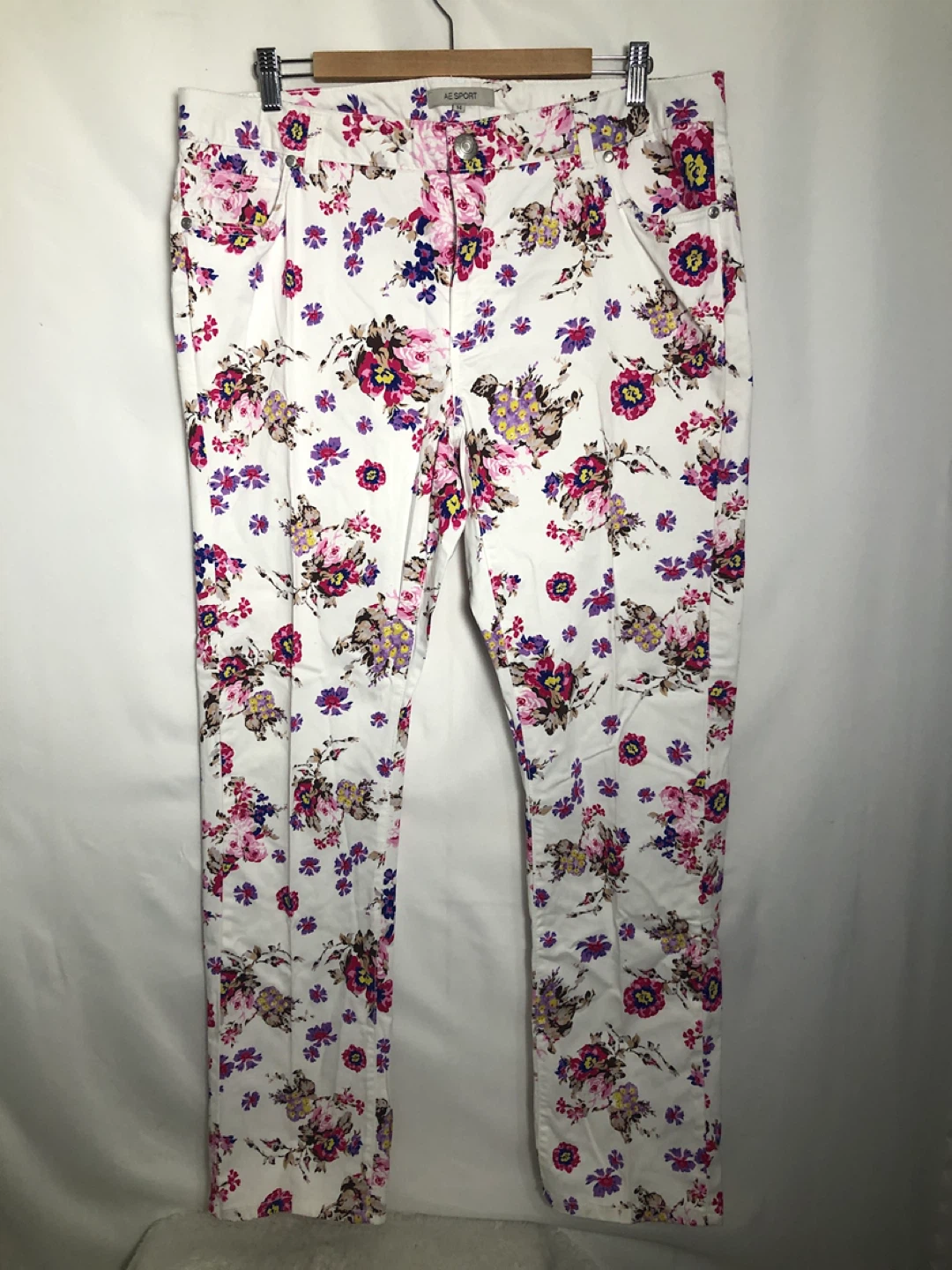 Womens White & Floral Pants. Size 14. Like New.