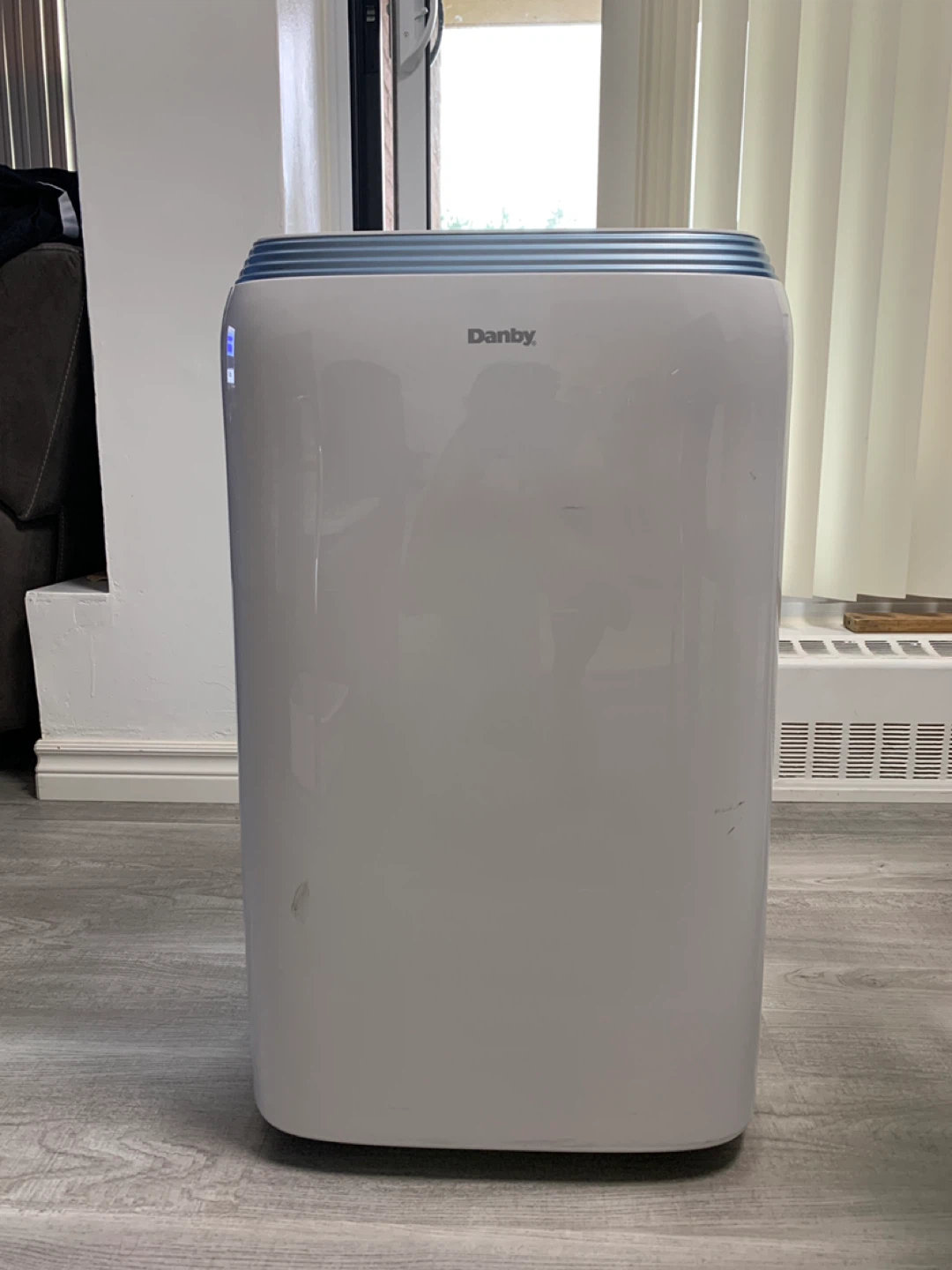 Danby 12,000 BTU Portable AC (Excellent Condition, Complete Kit) - photo 2