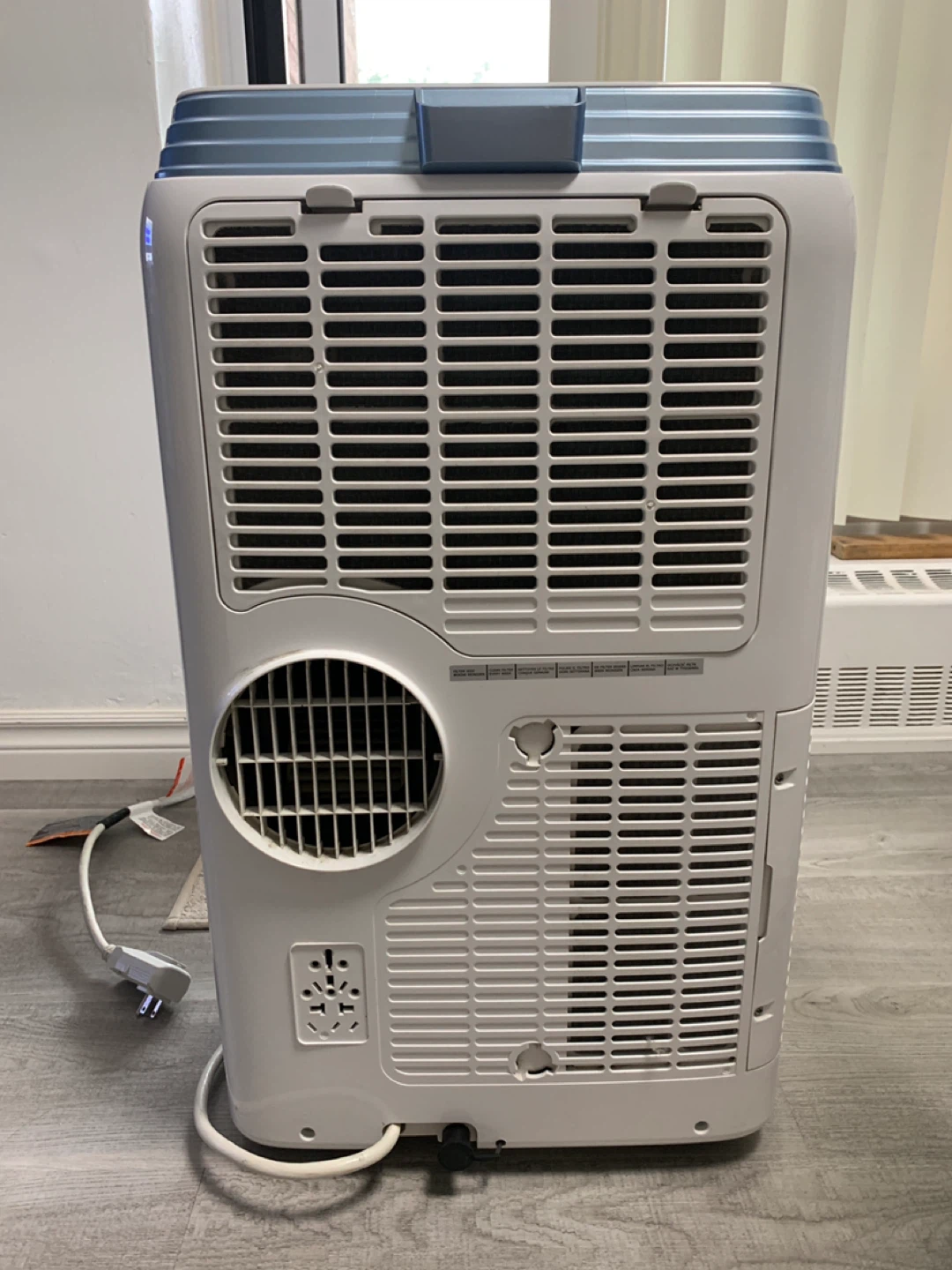 Danby 12,000 BTU Portable AC (Excellent Condition, Complete Kit) - photo 3