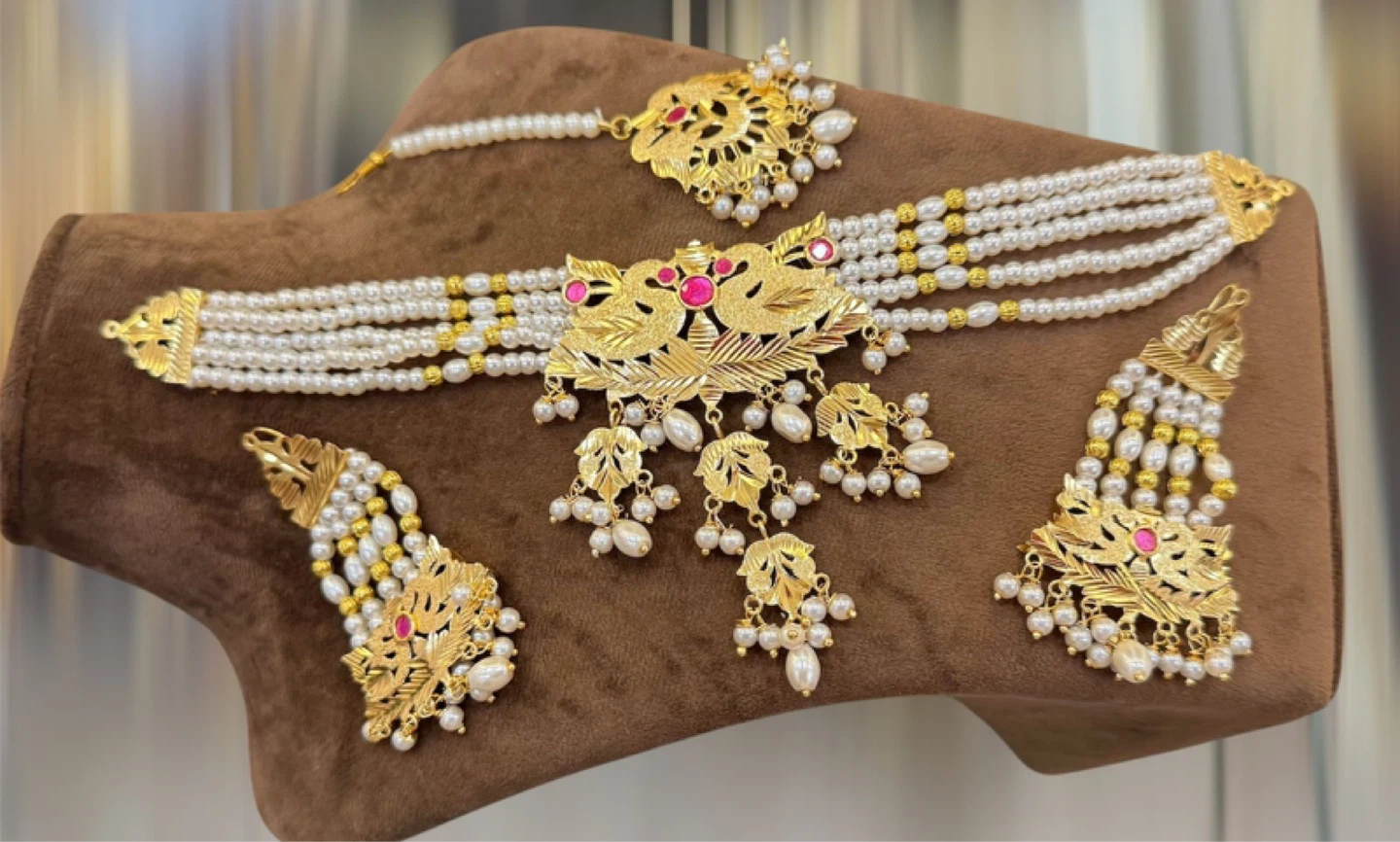 Patra Pearl Choker Set – Earrings & Tikka