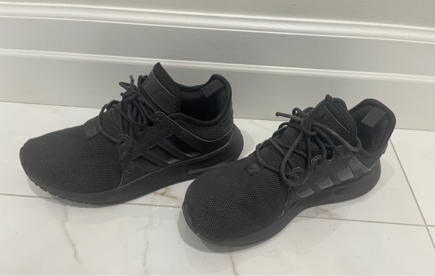 Boys Nike Running Shoes Size 4.5Y New Condition