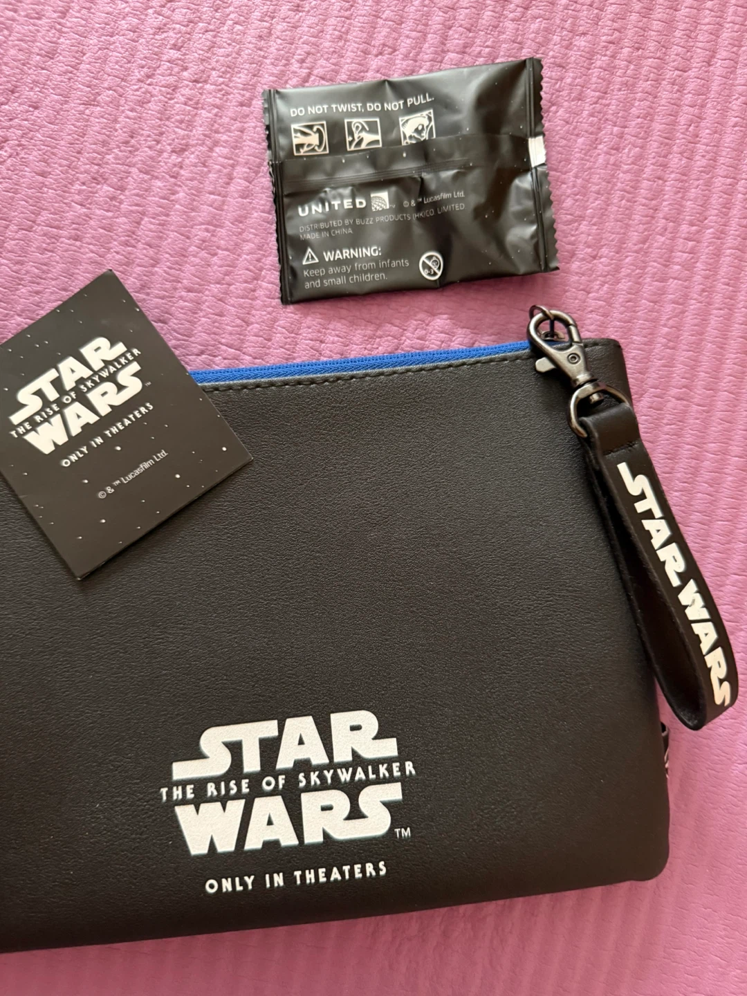 NEW✨ Star Wars The Rise of Skywalker Pouch with Earplugs - photo 2