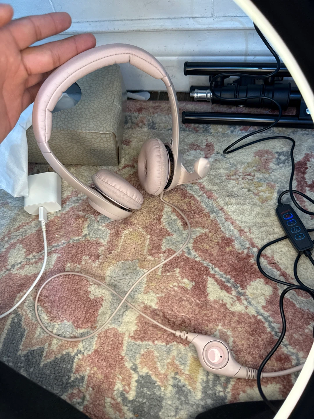 Pink Headphones with Microphone - photo 2