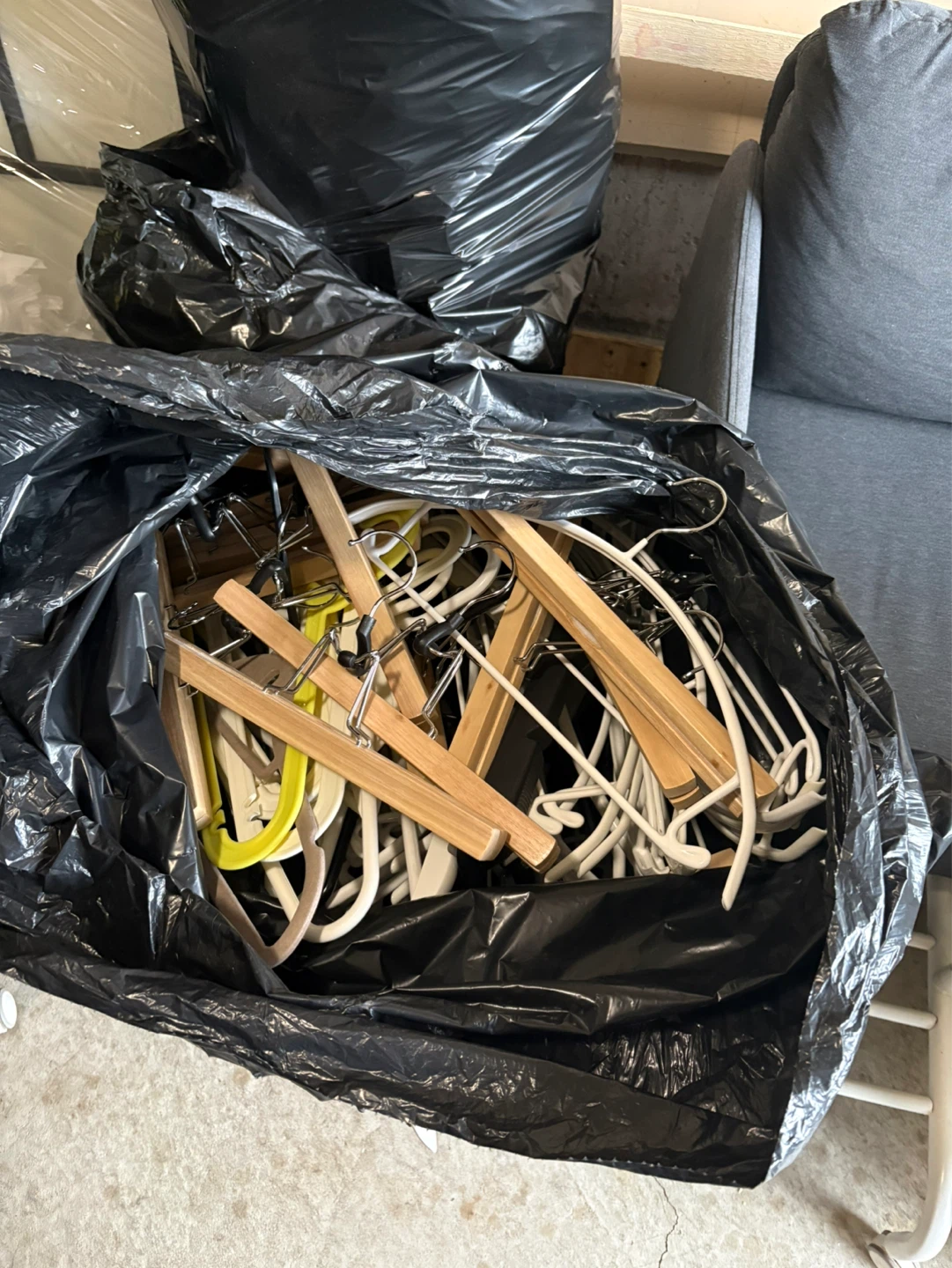 Mixed lot of wooden and plastic hangers