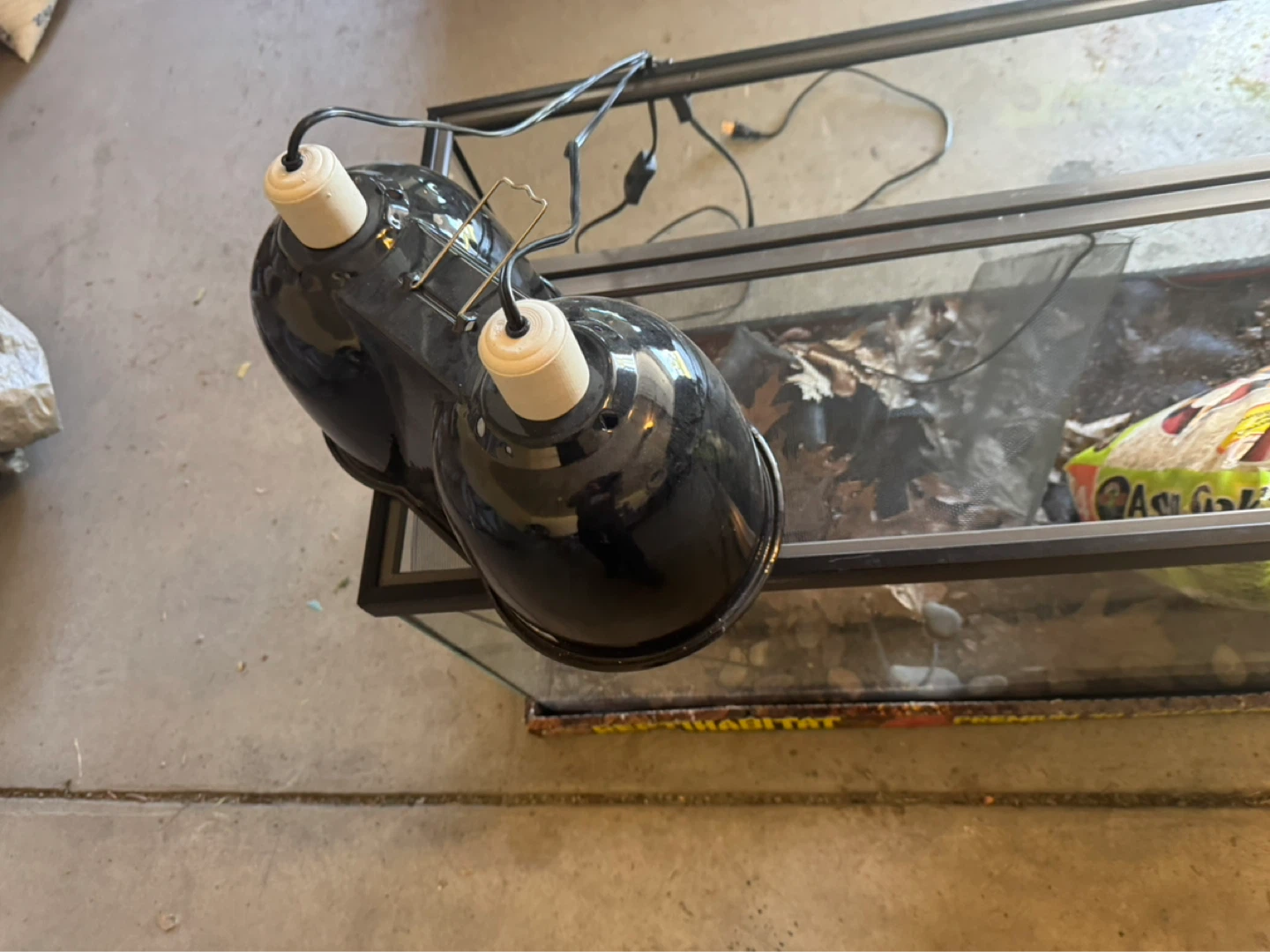 Reptile Enclosure with Heat lamp. - photo 2