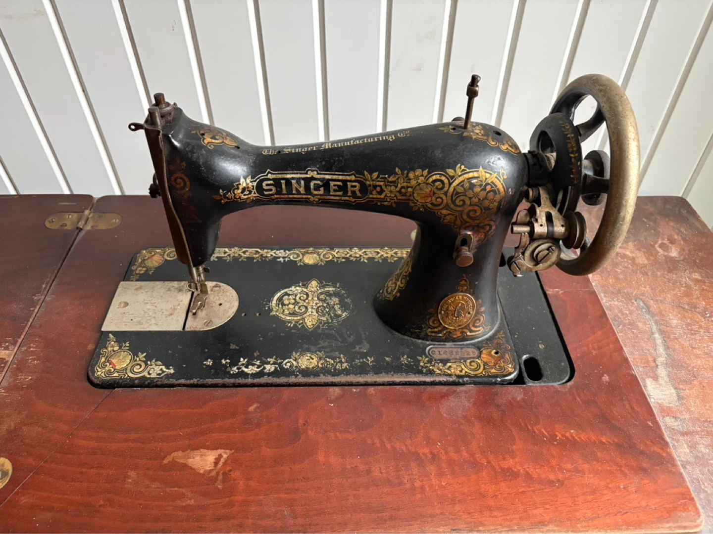 Vintage Singer Sewing Machine with Cabinet - photo 2