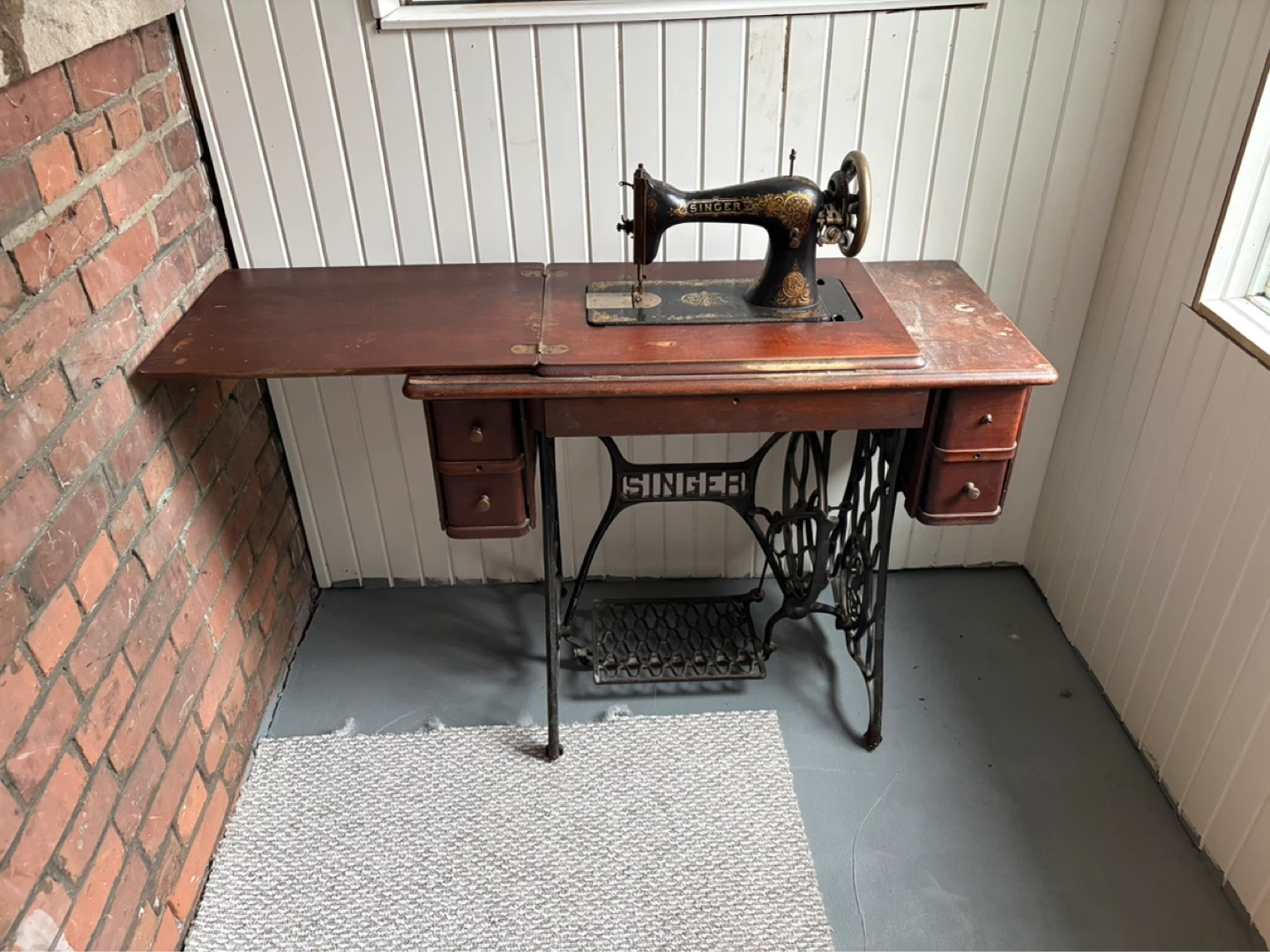 Vintage Singer Sewing Machine with Cabinet